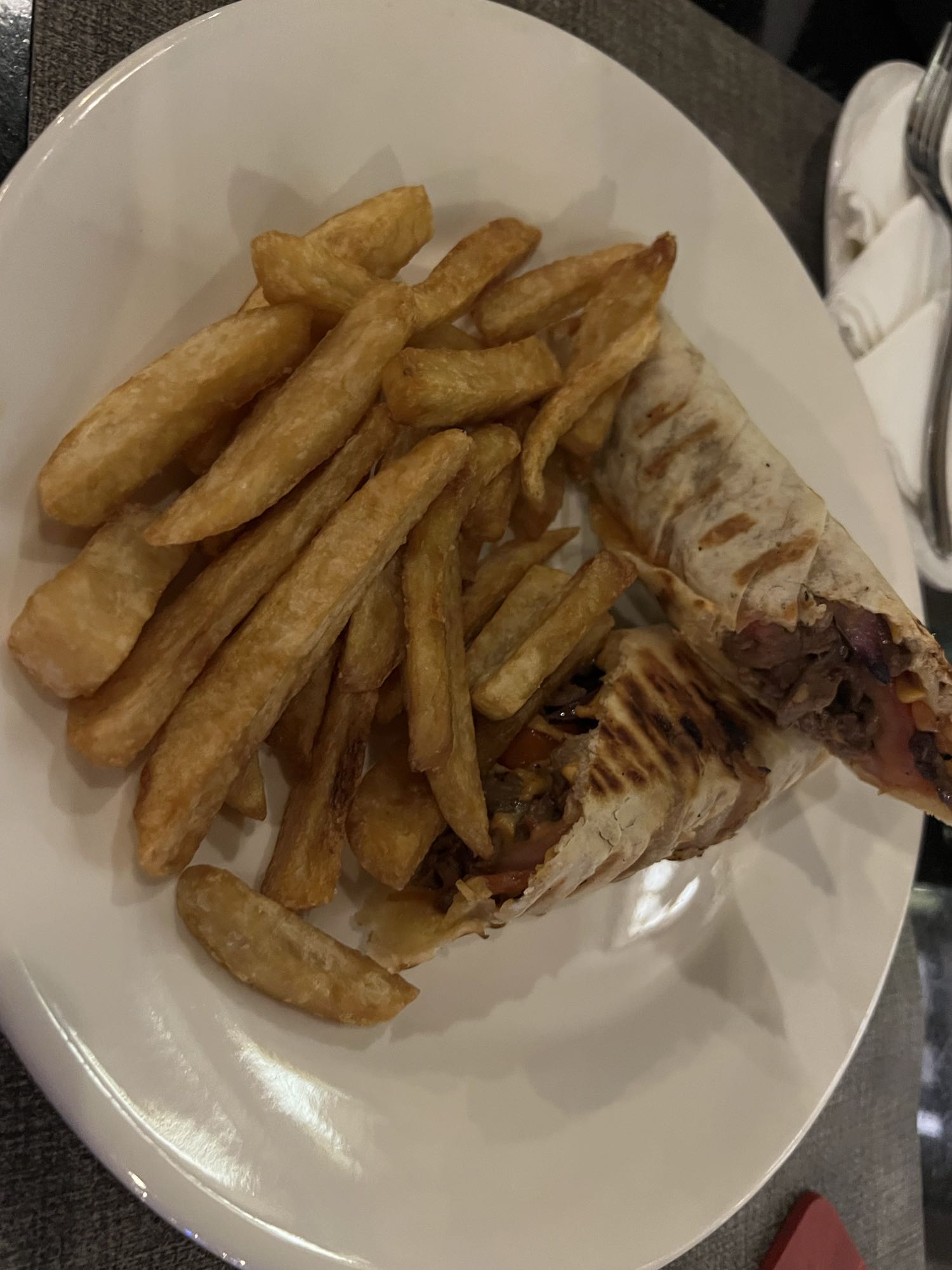 Beef wrap with fries