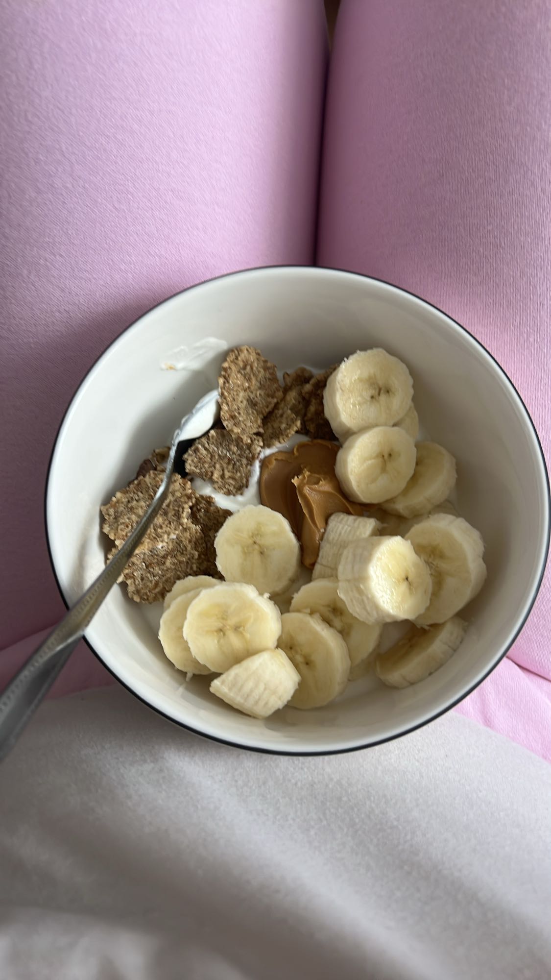 Mic dejun cu banane și cereale