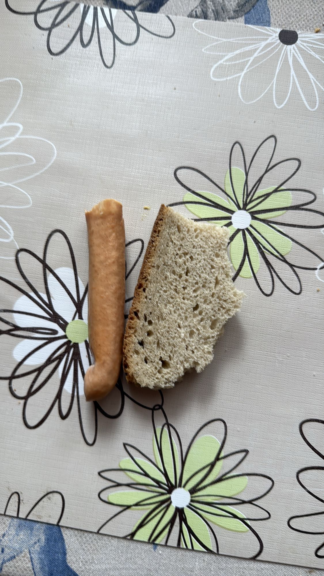 Crenvurști cu pâine