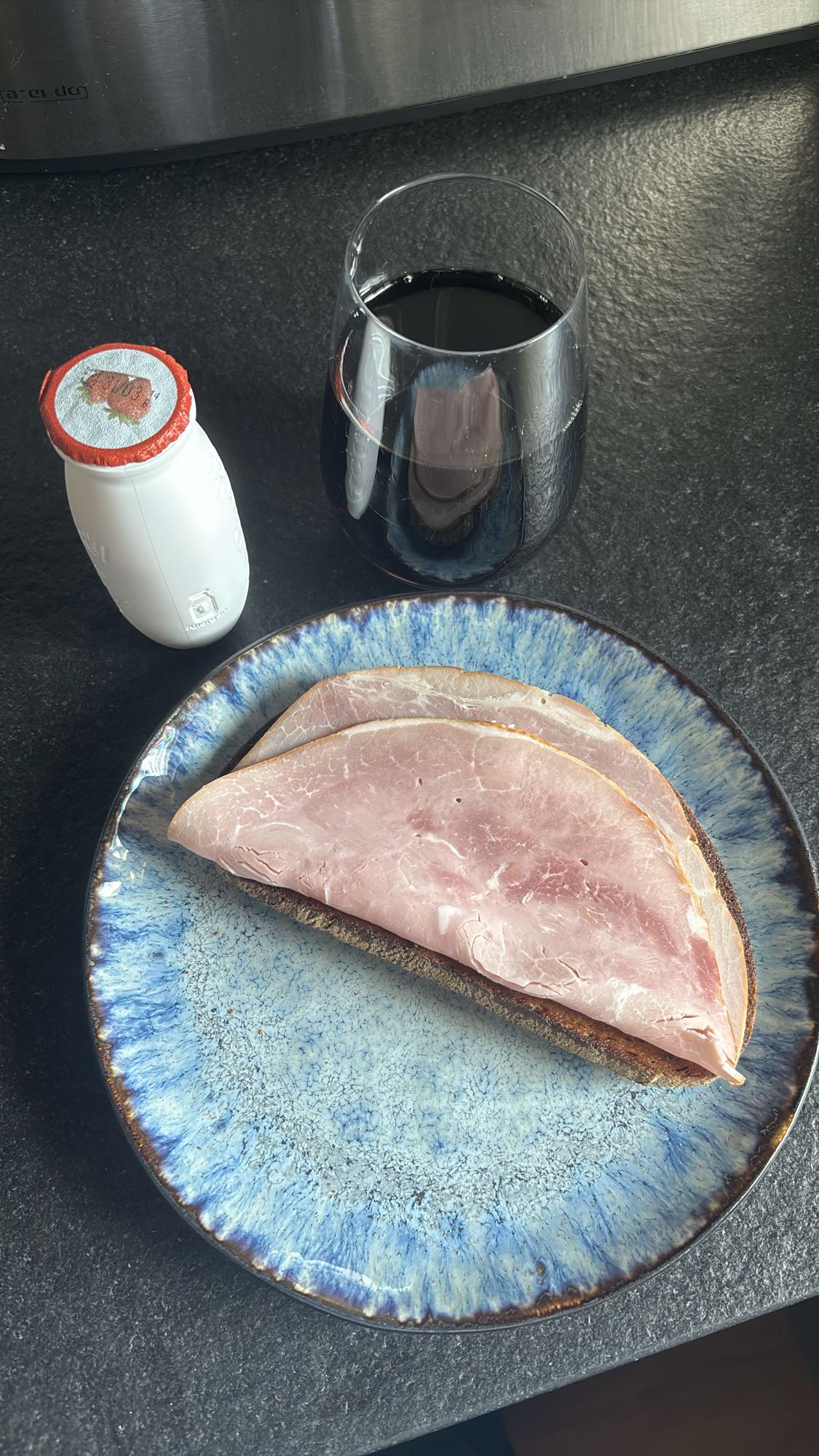 Ham broodje met drankjes