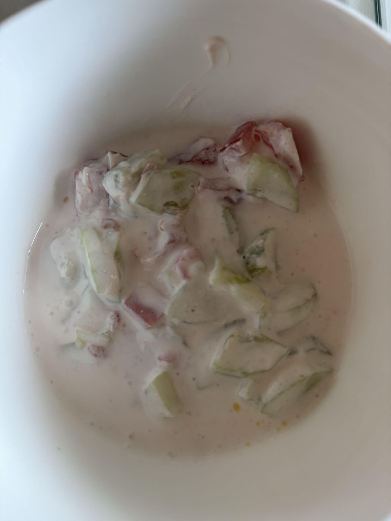 Jogurt z ogórkiem i truskawką