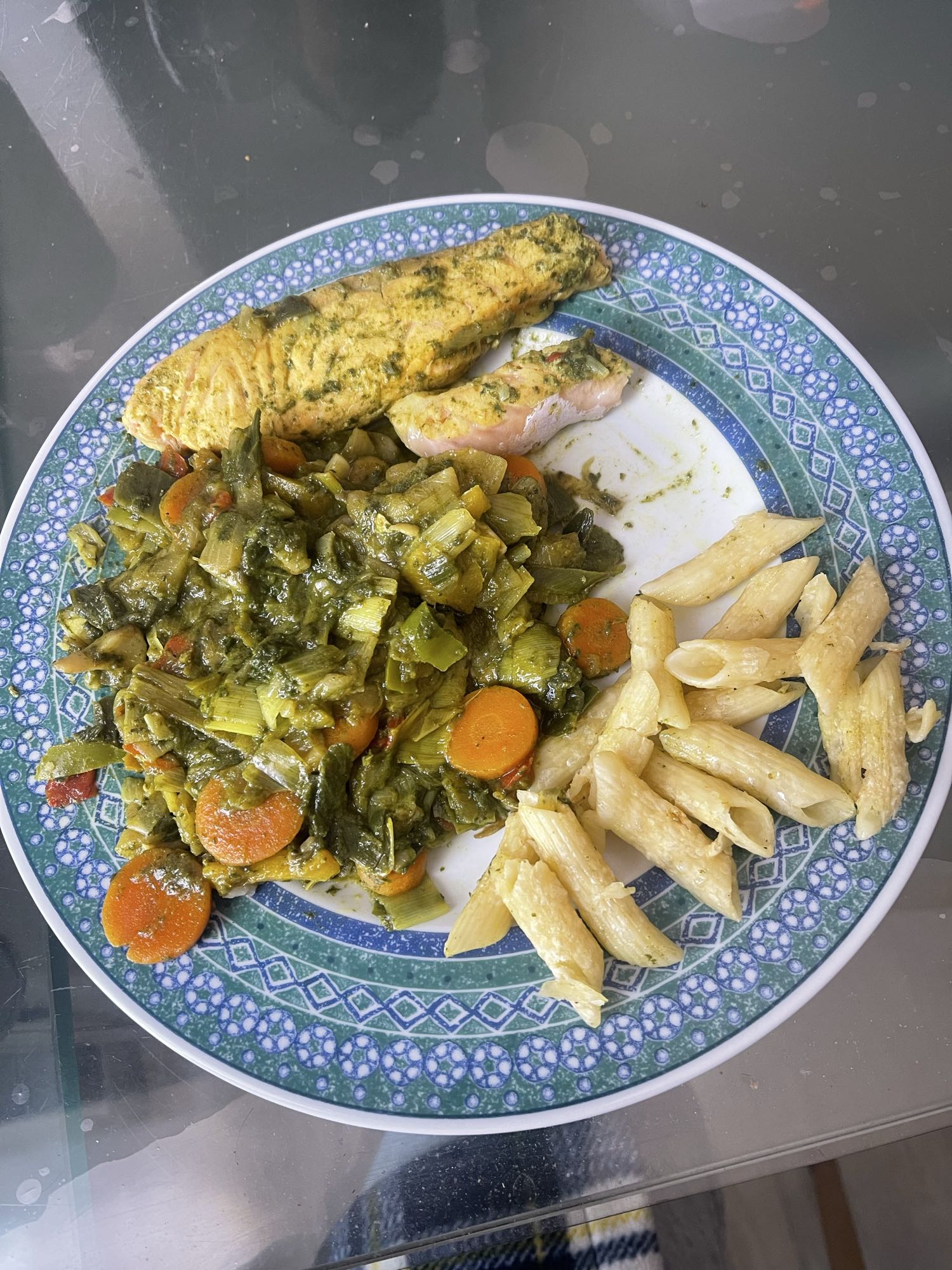 Saumon, légumes, pâtes