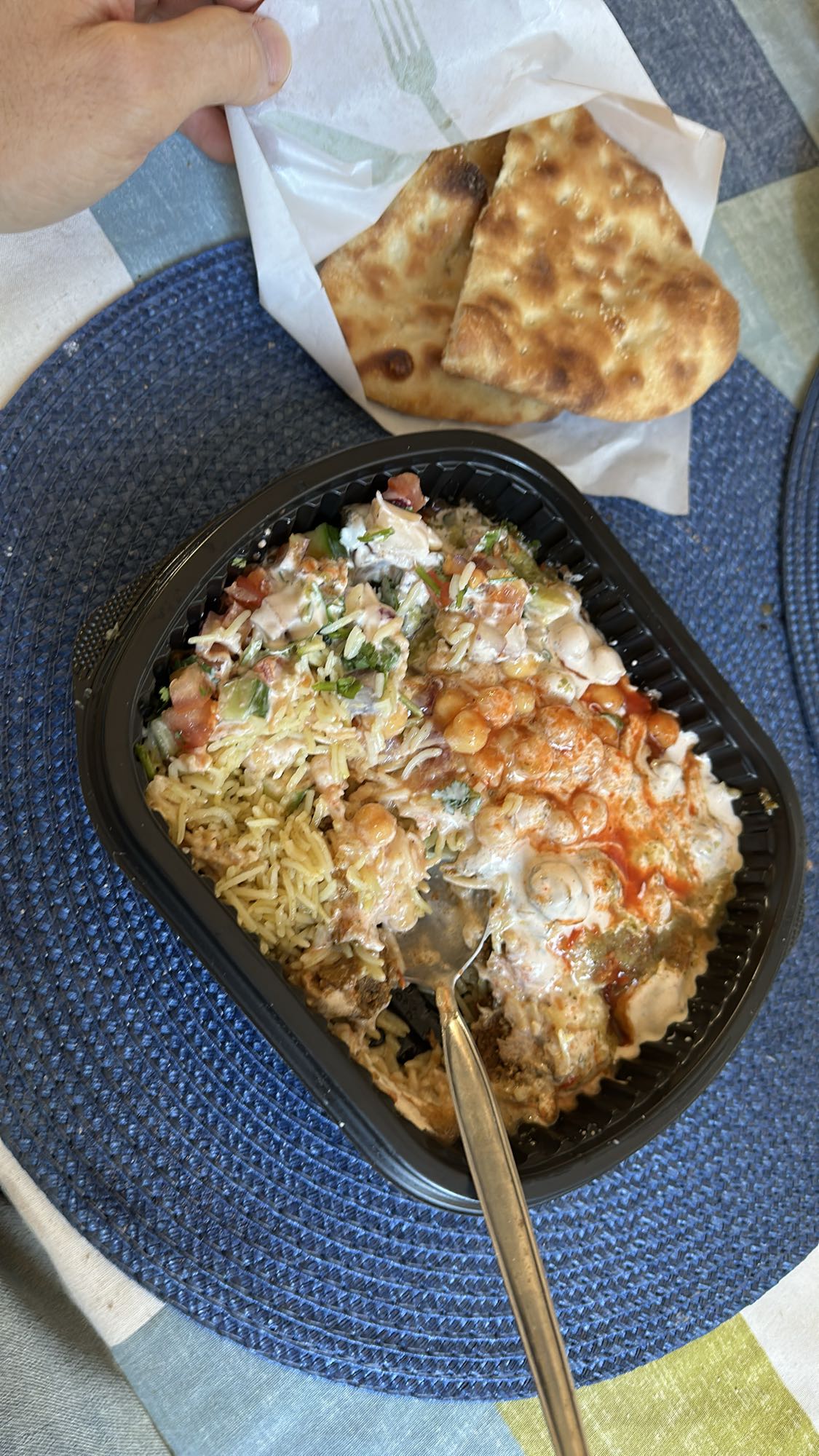 Kyckling över ris med naan