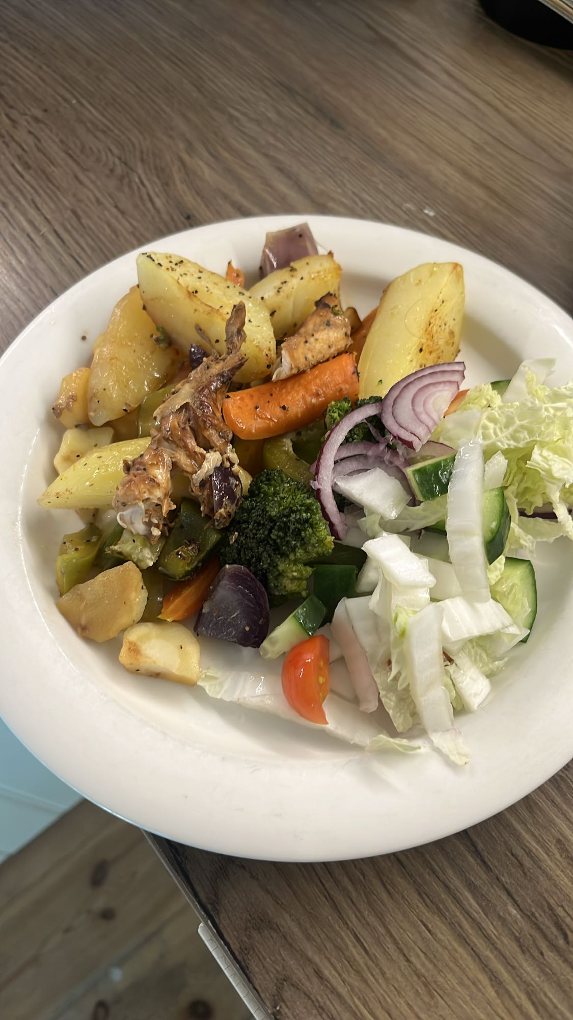 Ugnsrostade grönsaker & sallad