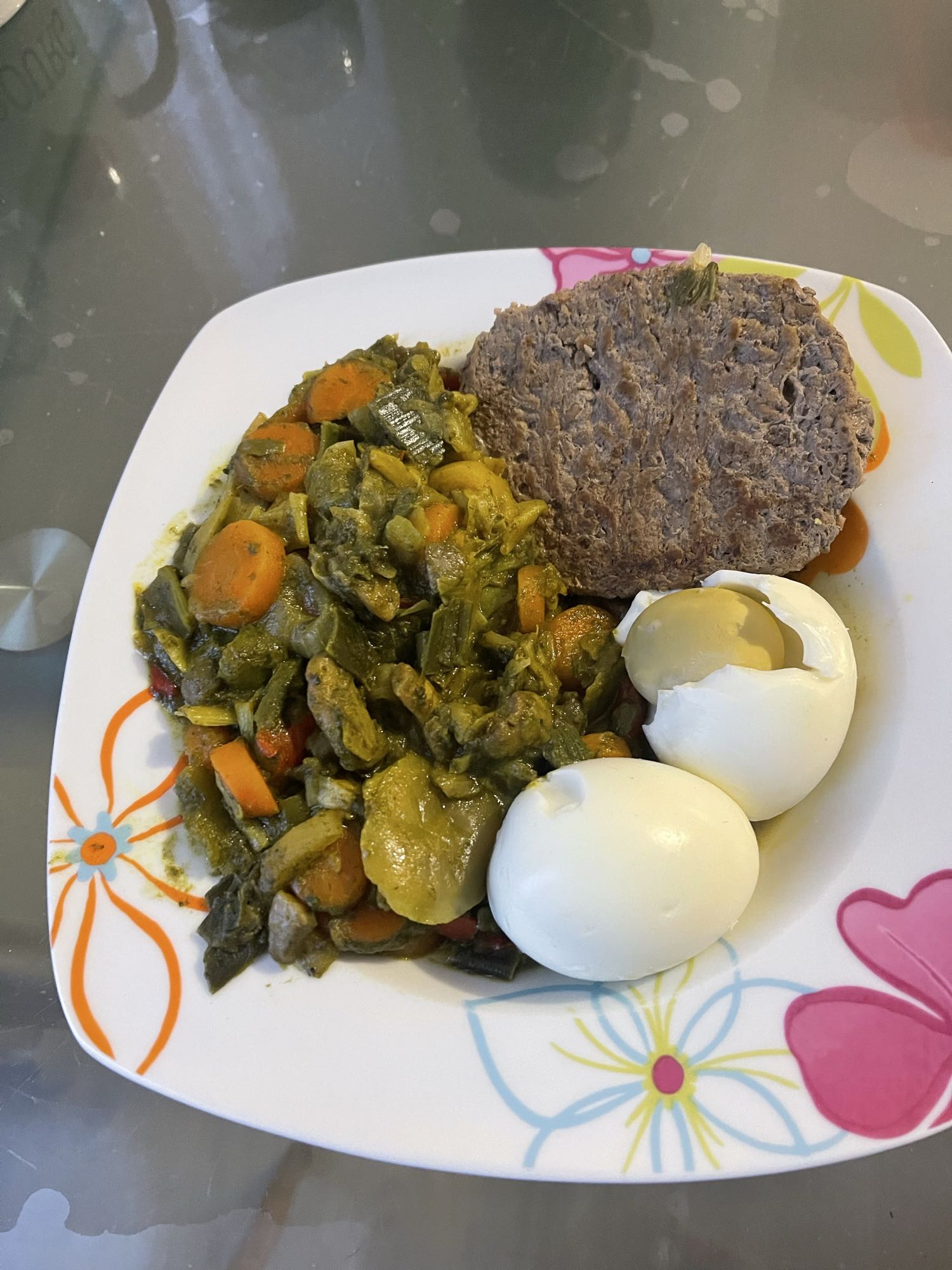 Boeuf, œufs et légumes