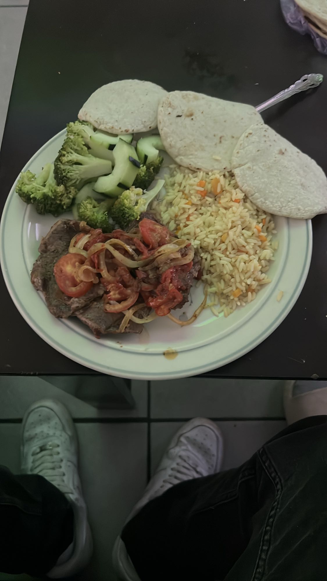 Carne con arroz y verduras