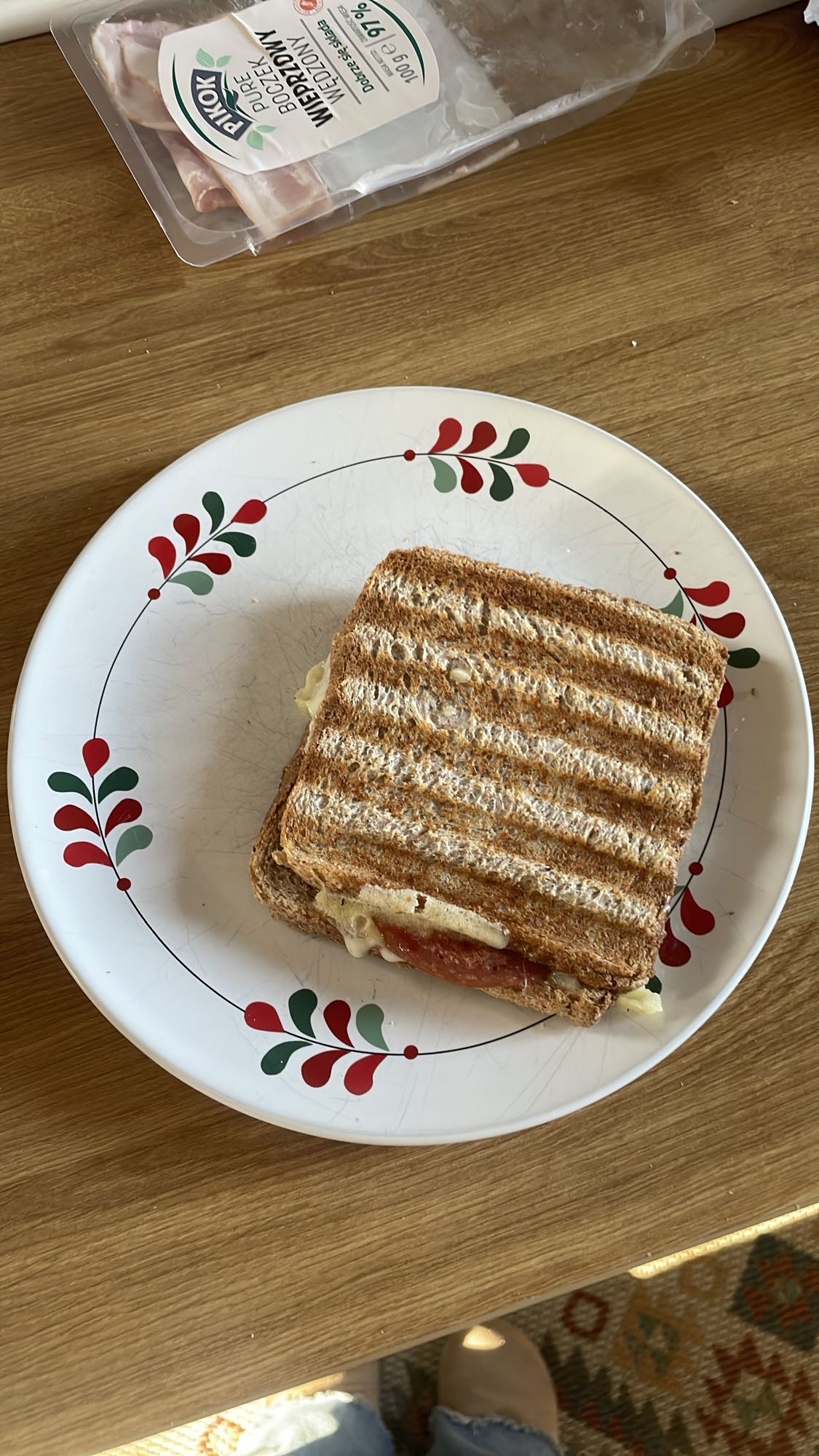 Tost z boczkiem i serem