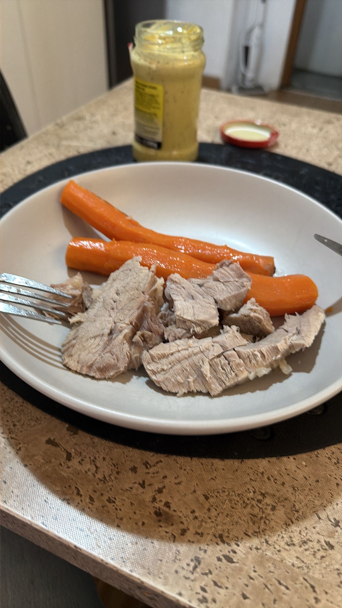 Carne fiartă cu morcovi