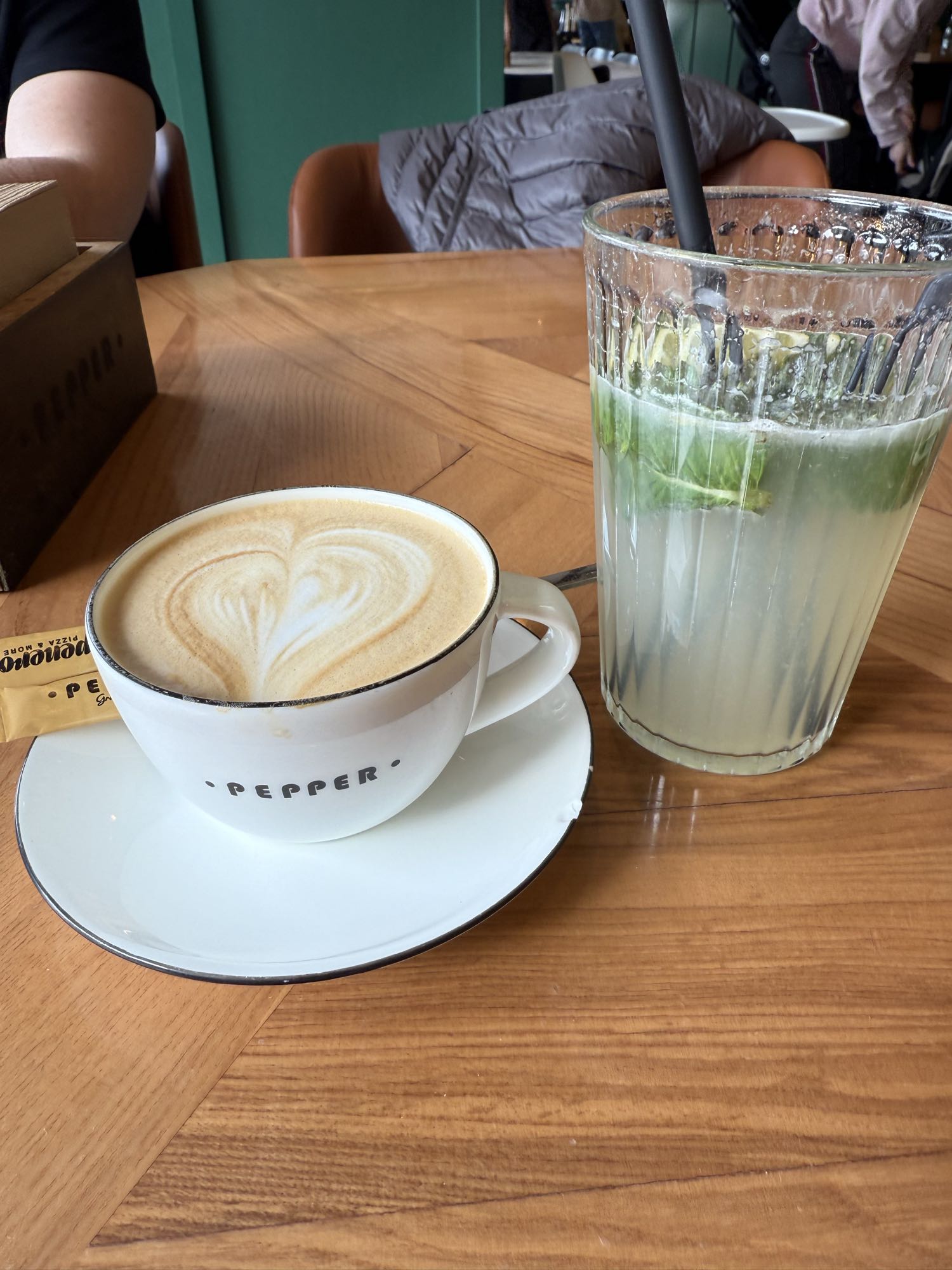 Cafe latte si limonada