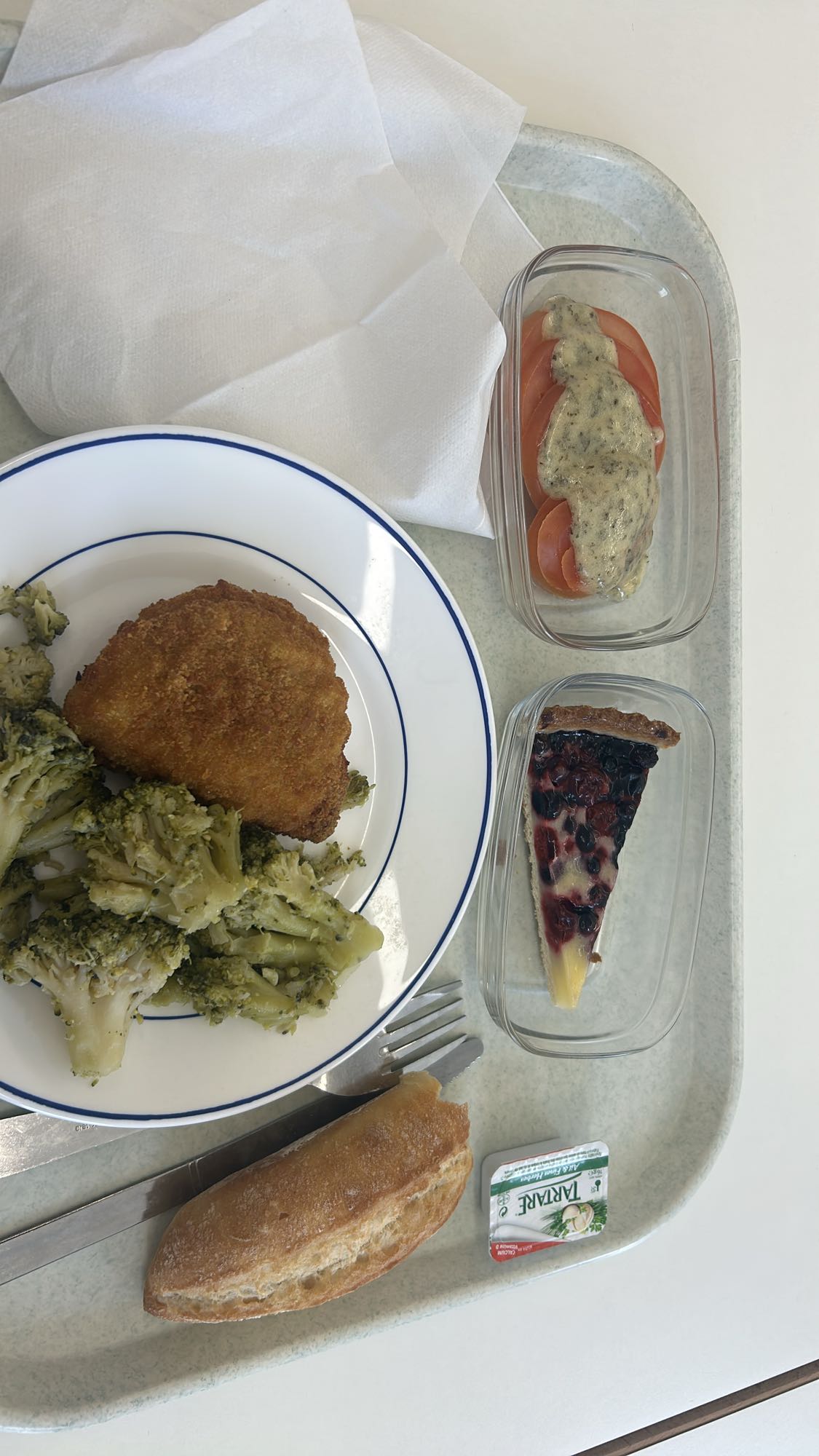 Déjeuner cantine varié