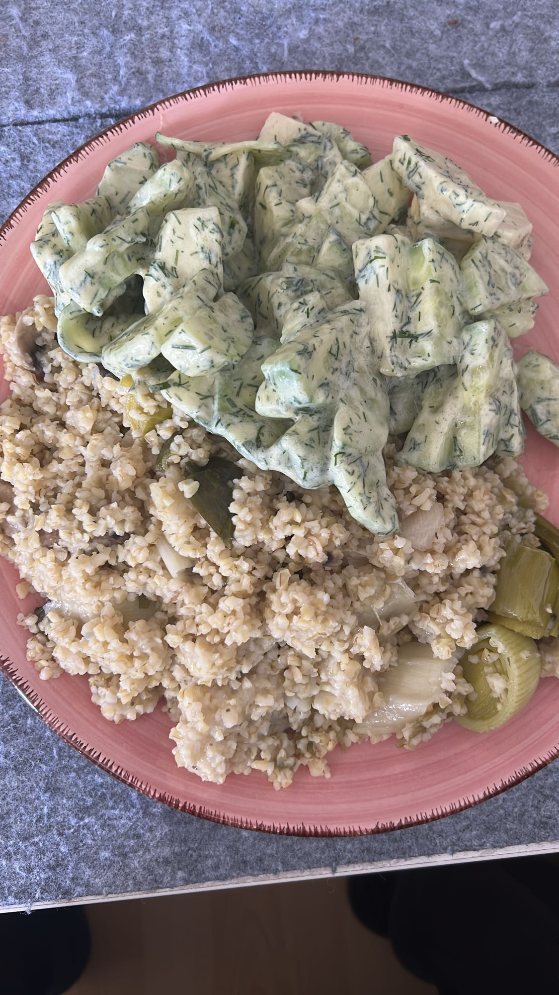 bulgur con ensalada de pepino