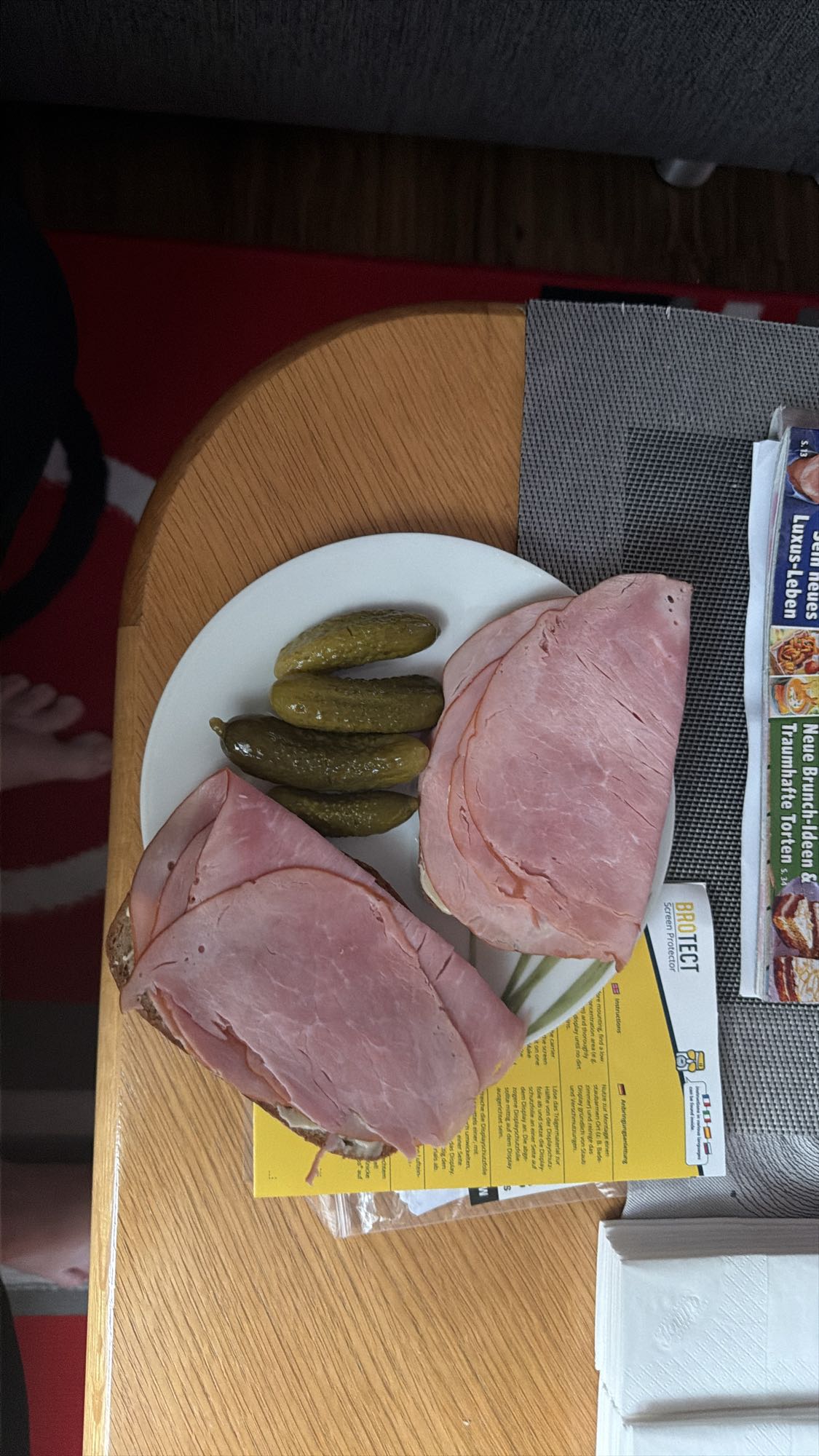 Schinkenbrot mit Gurken