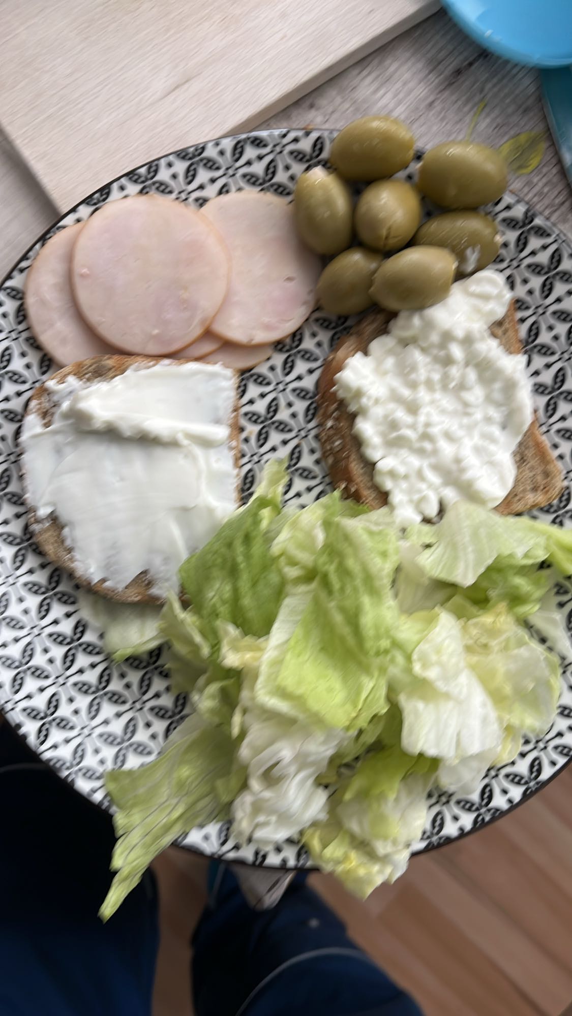 Сандвич с извара и пуешко