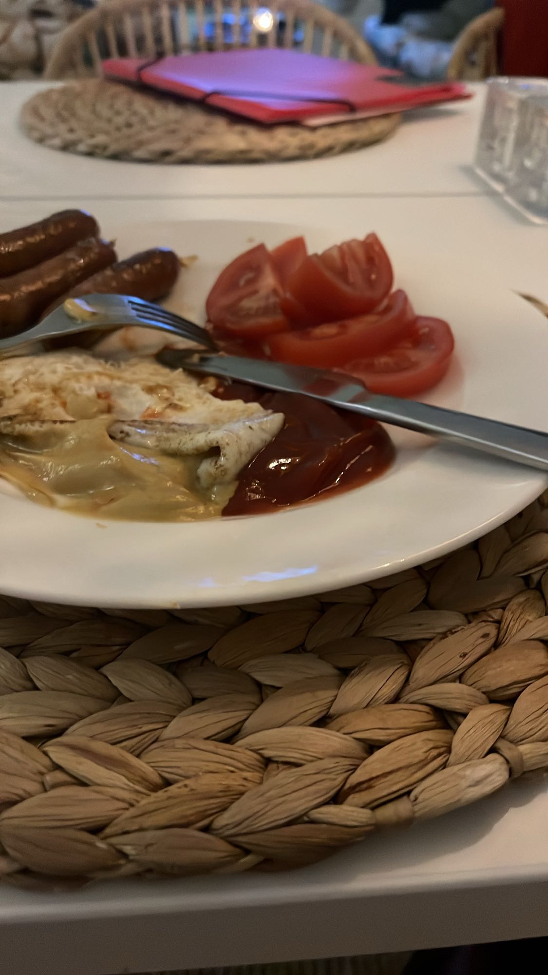 Korv, ägg, tomat & ketchup