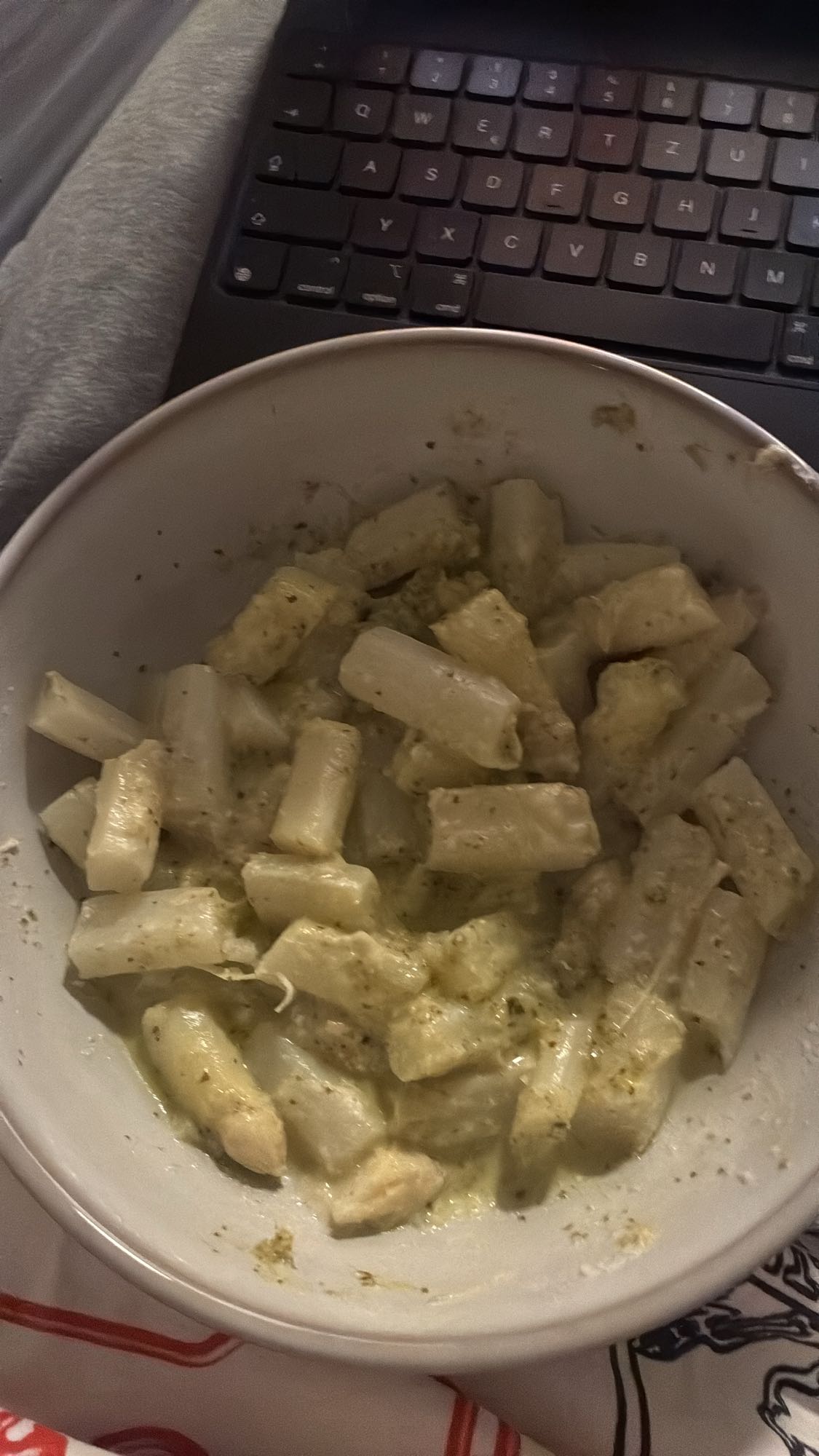 Pasta mit Hähnchen und Pesto