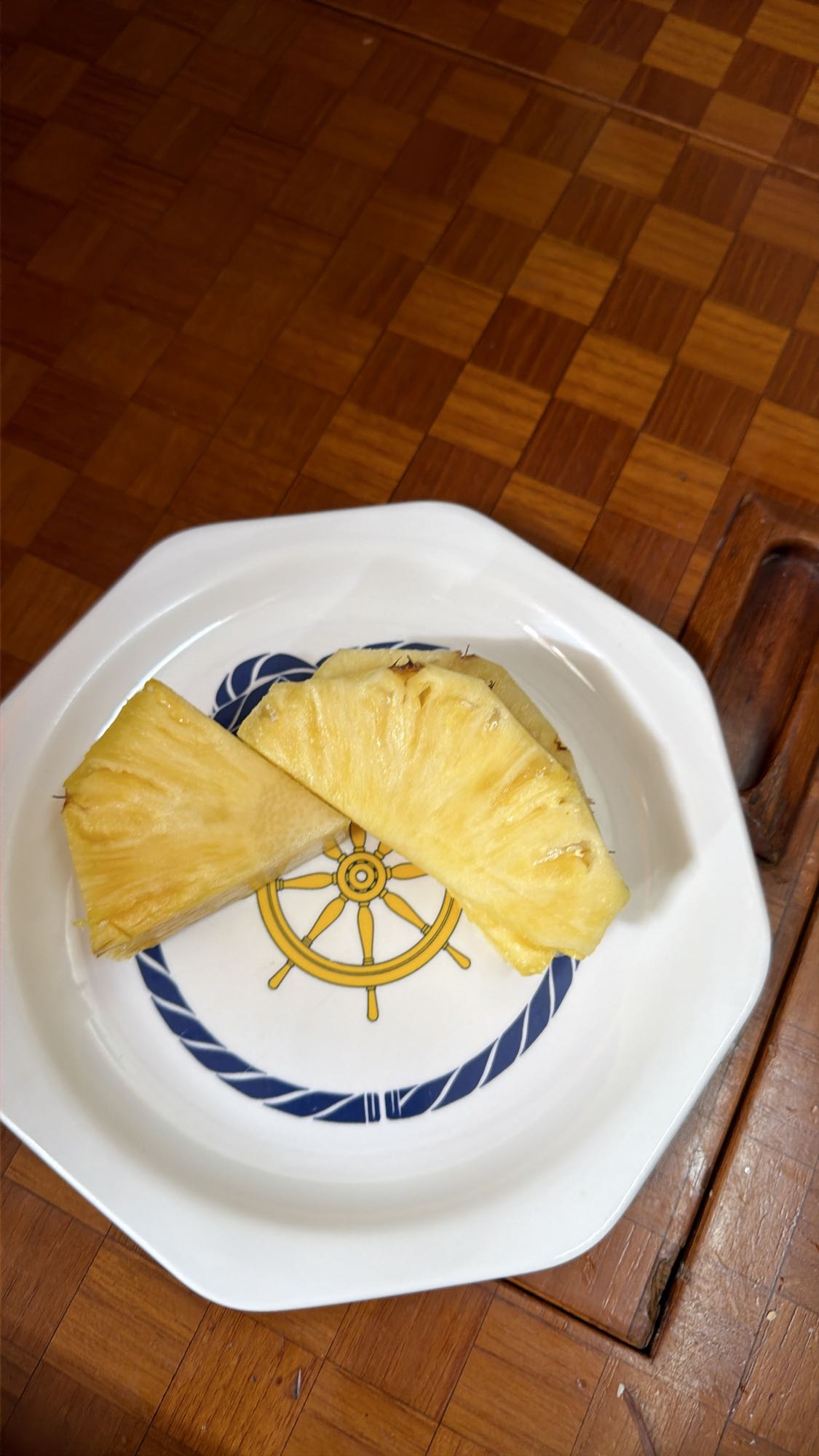 Fresh Pineapple Slices