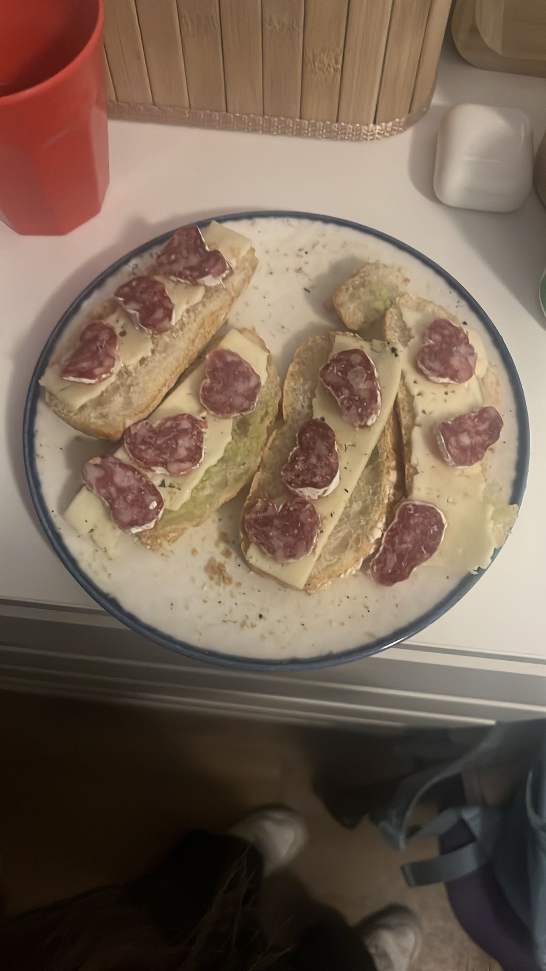 bocadillos de queso y salami