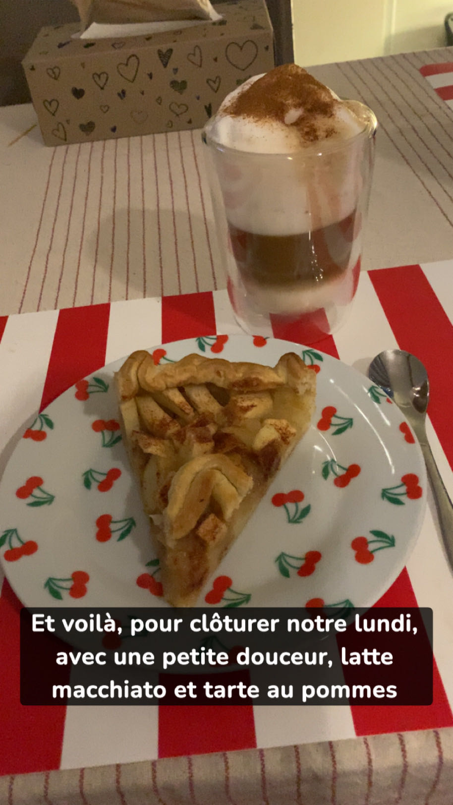 Tarte aux pommes et latte