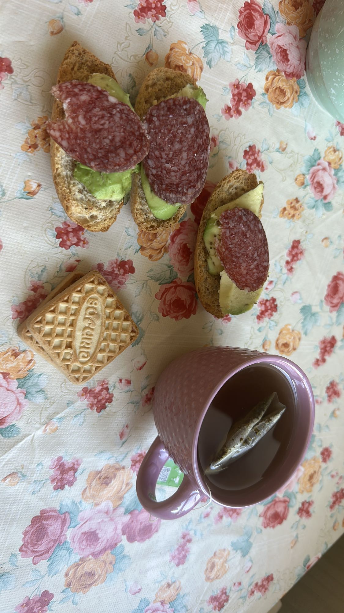 Gustare cu ceai și tartine