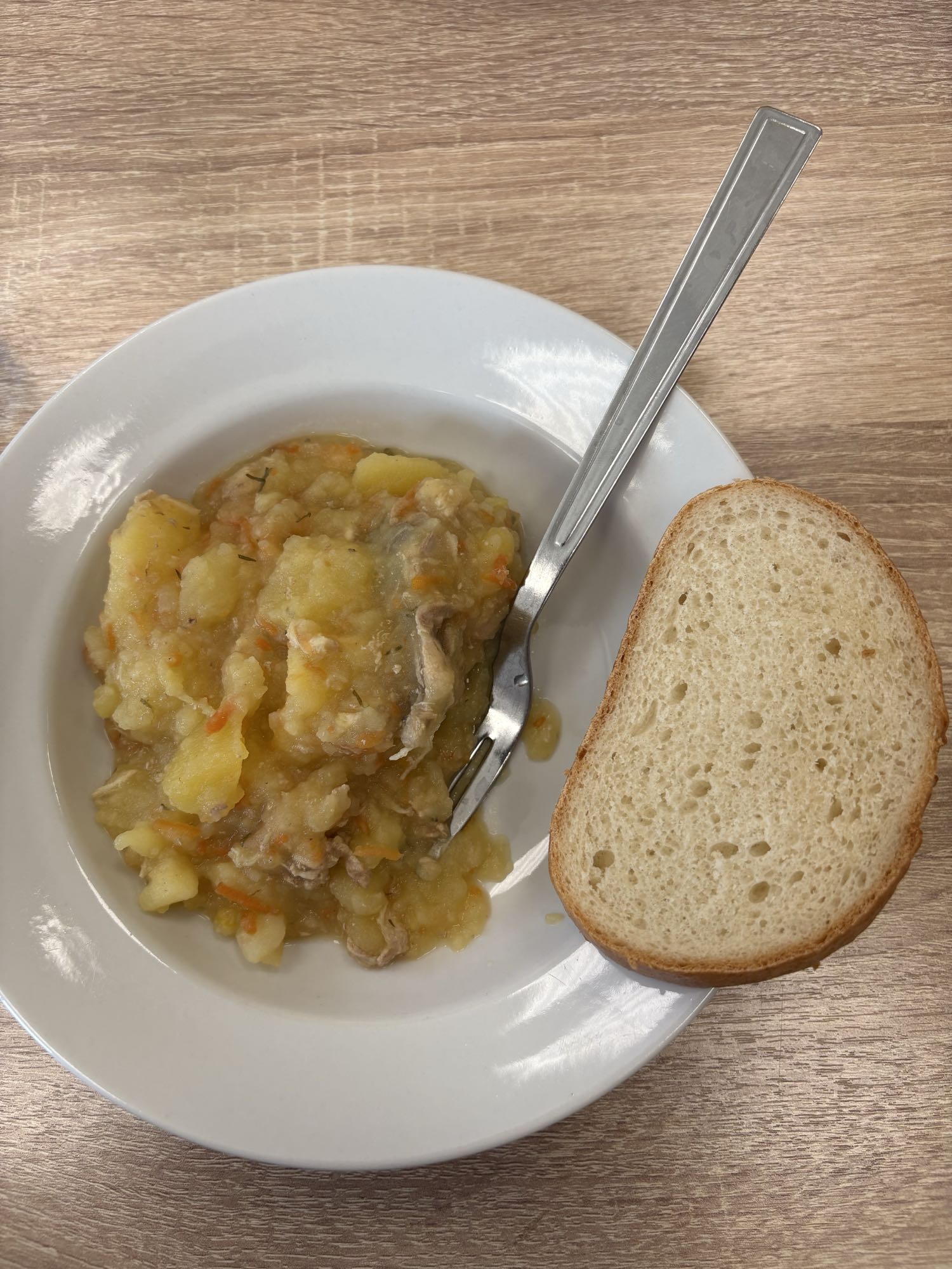 тушёная картошка с хлебом