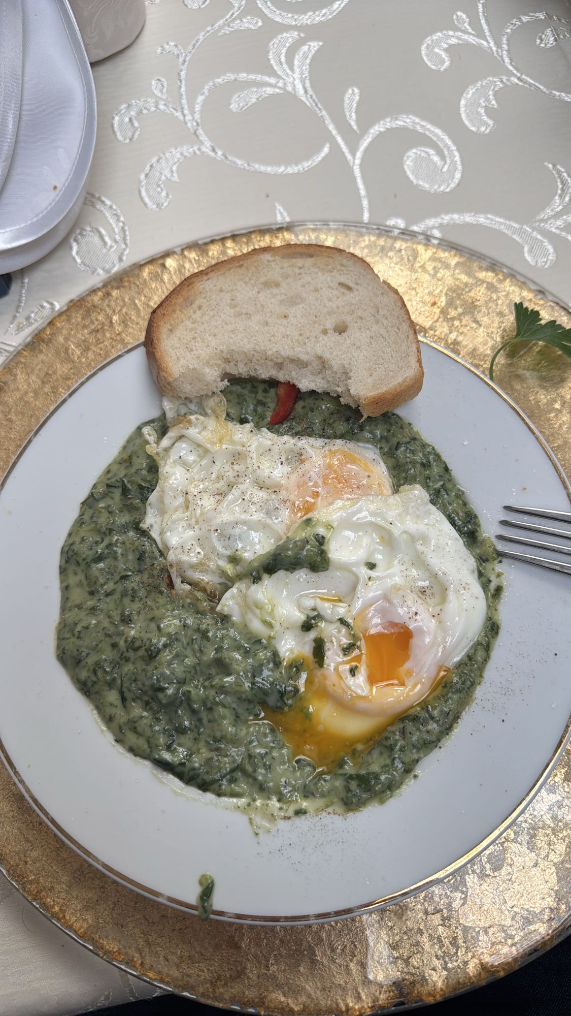 Eggs with spinach and bread
