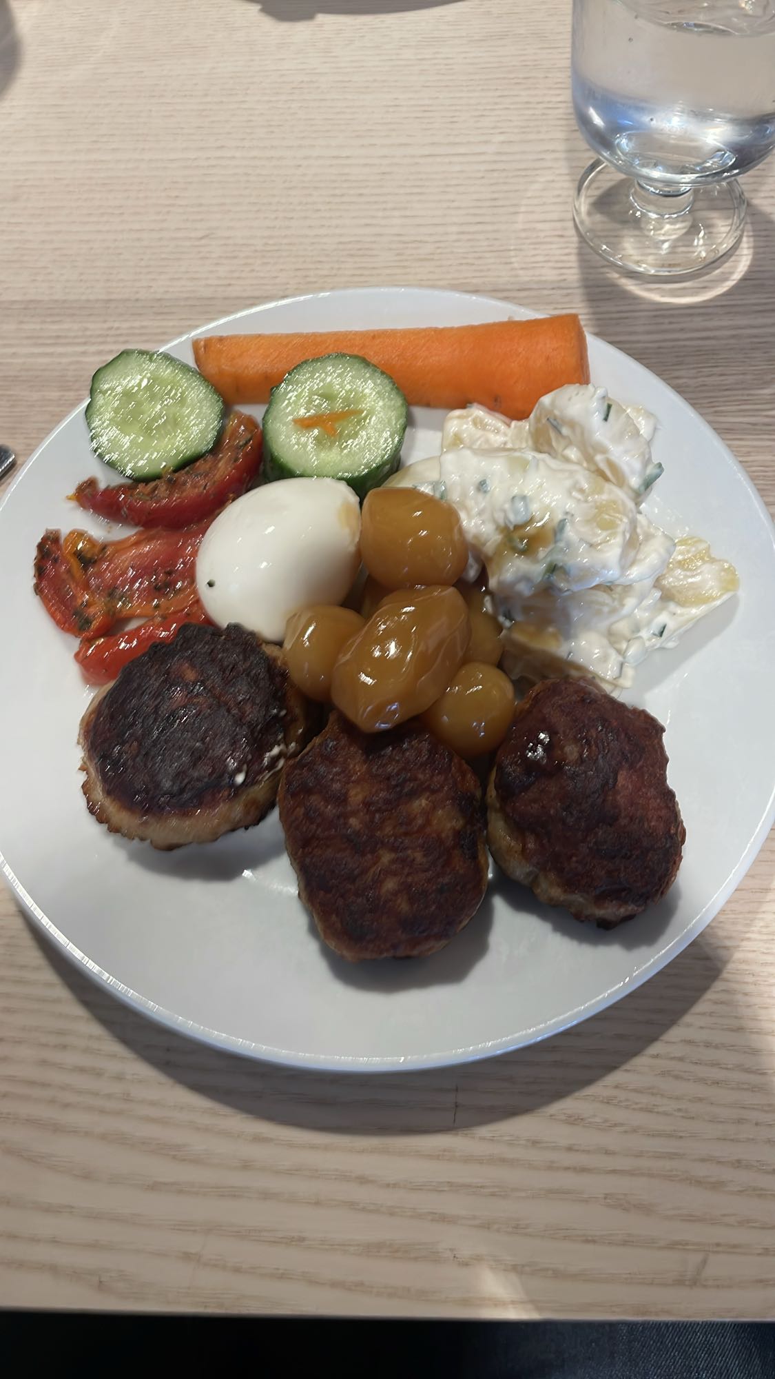 Köttbullar med grönsaker