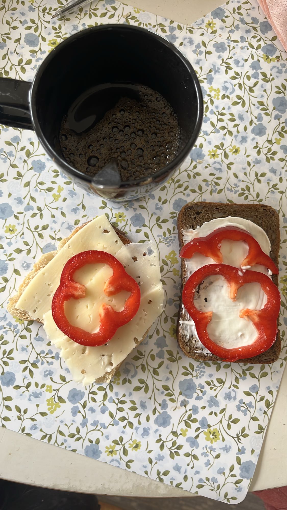 Smörgåsar med kaffe