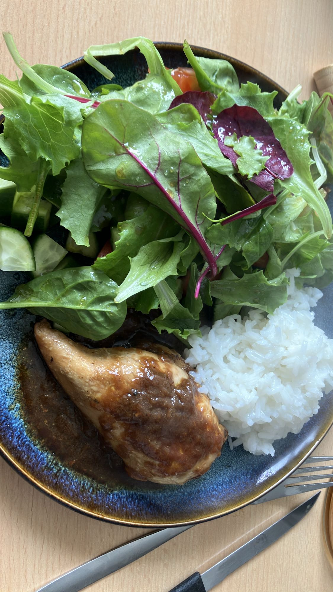 Frango, arroz e salada