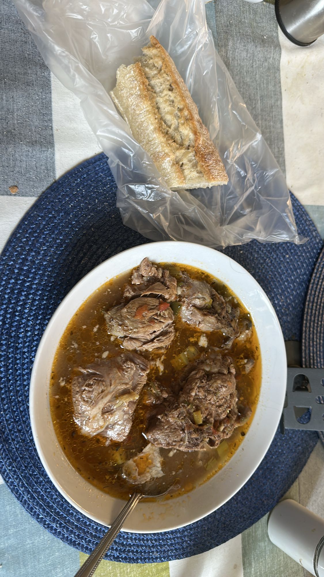 köttsoppa med bröd