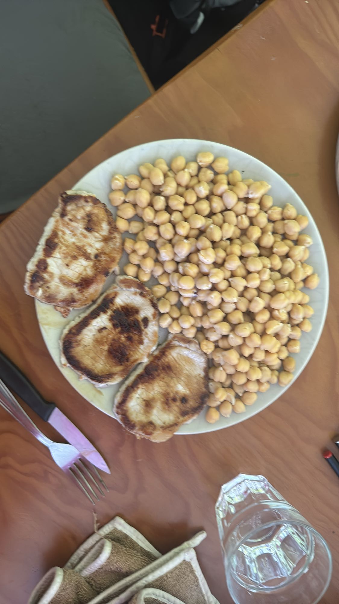 Cerdo y garbanzos