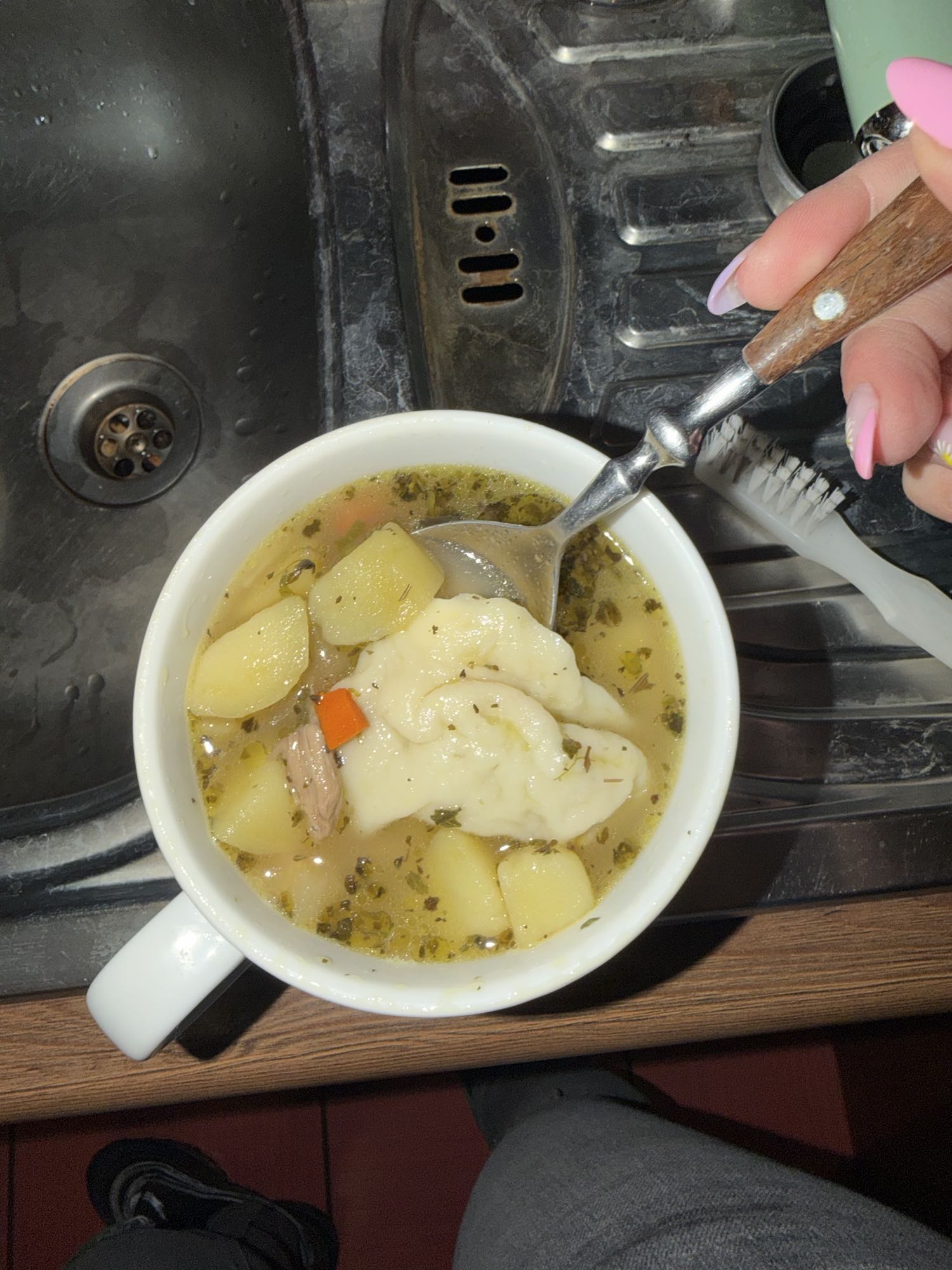 Rosół z kluskami i ziemniakami