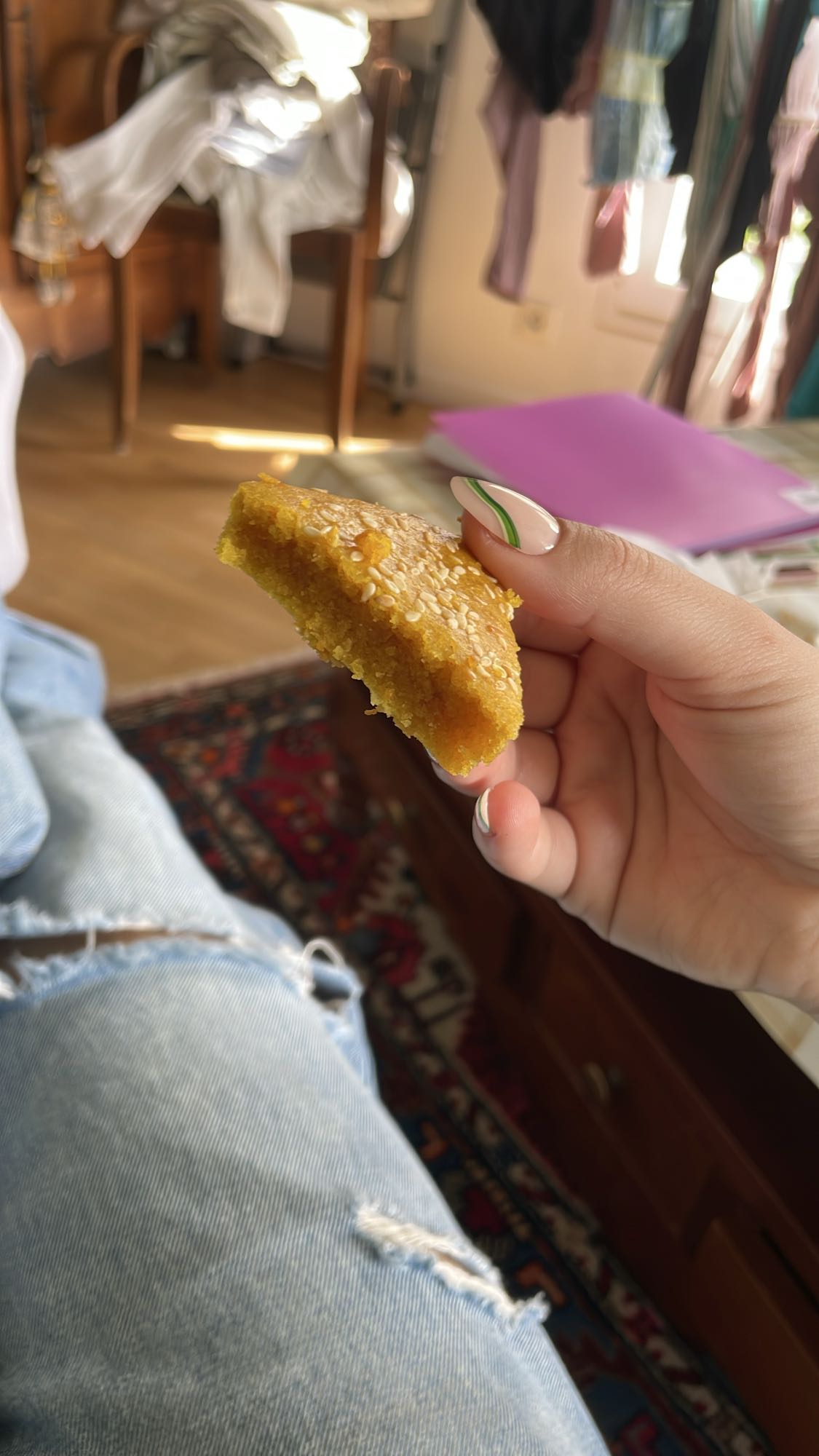 Sesame semolina cake slice