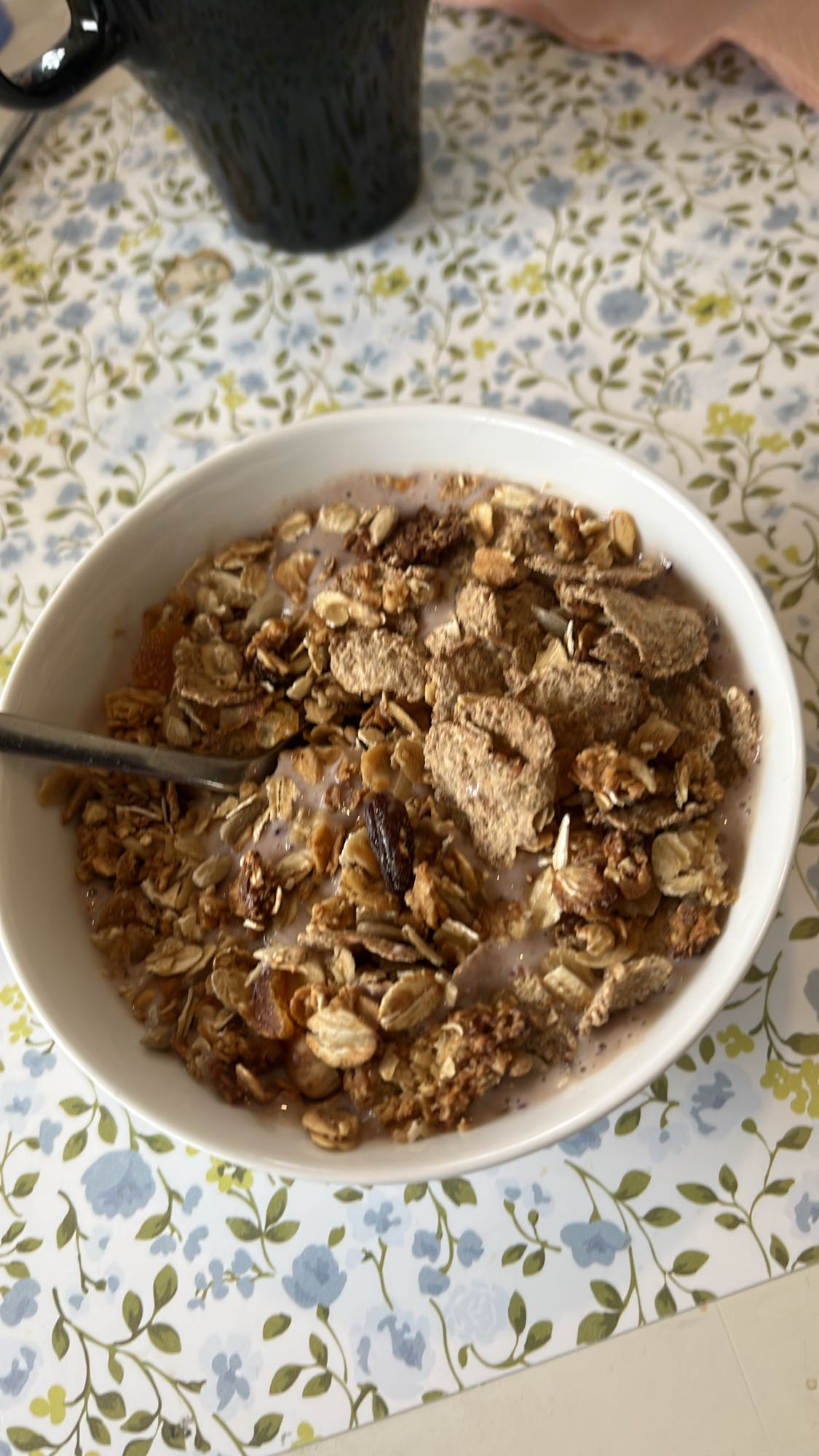 Müsli med flingor och mjölk