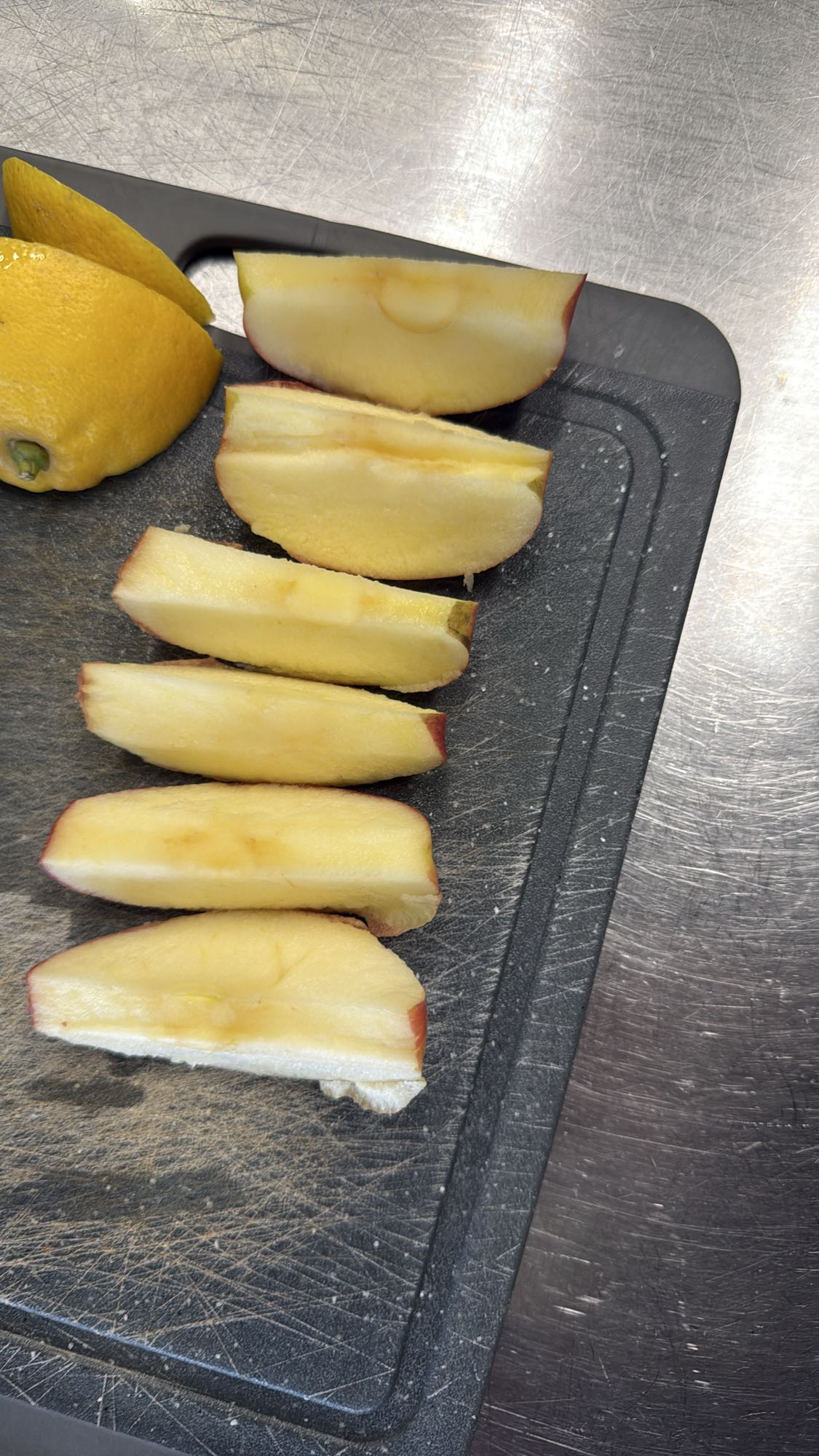 Apple and lemon slices