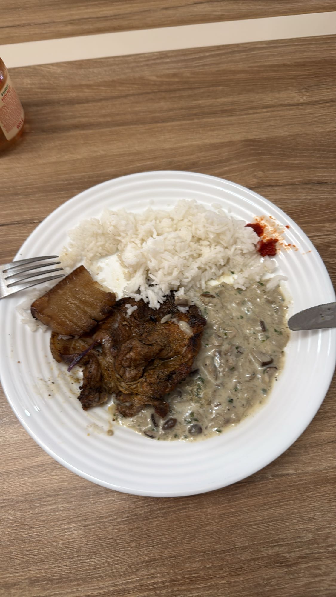 rice, grilled meat, creamy sauce