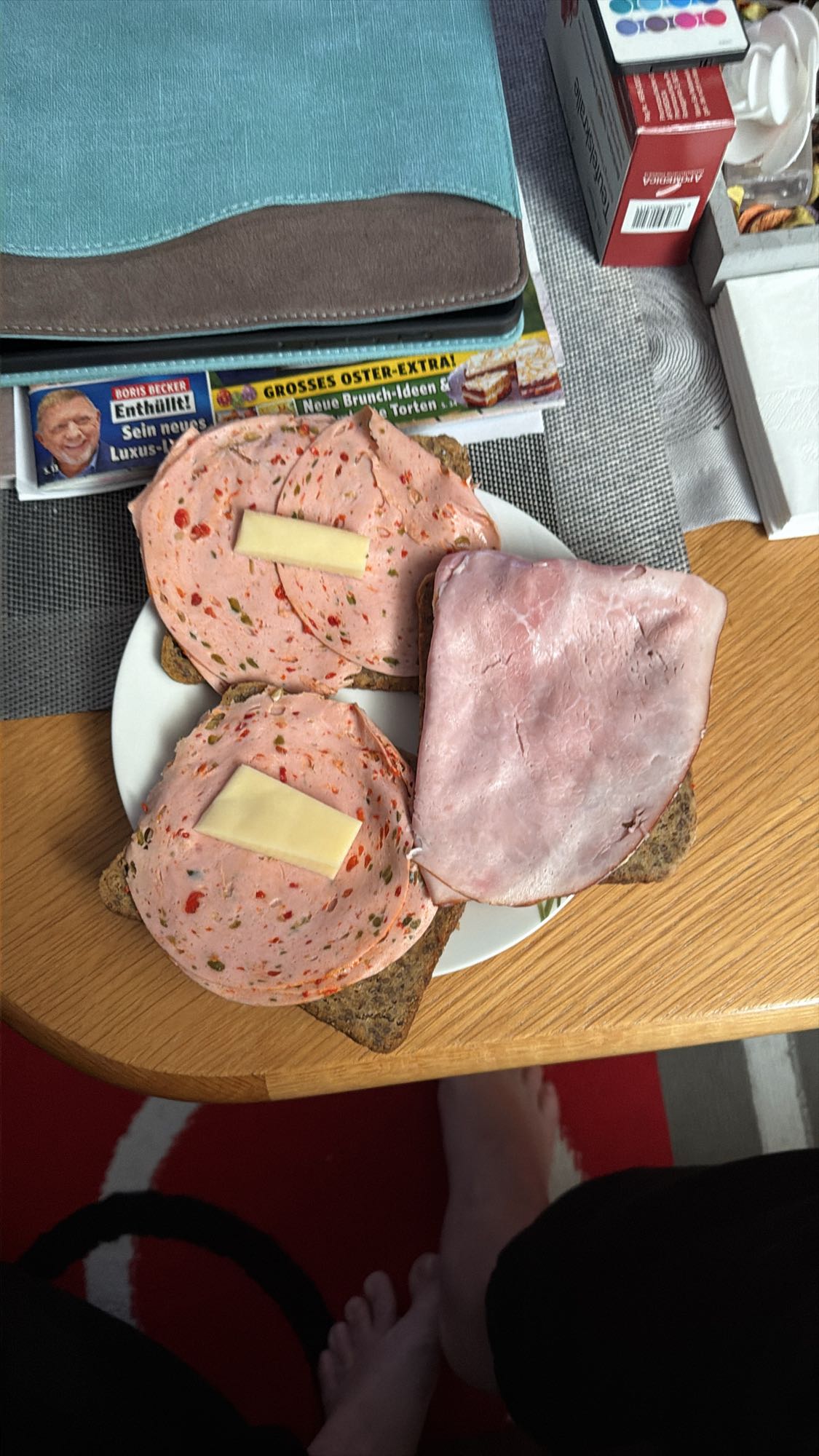 Brot mit Wurst und Käse