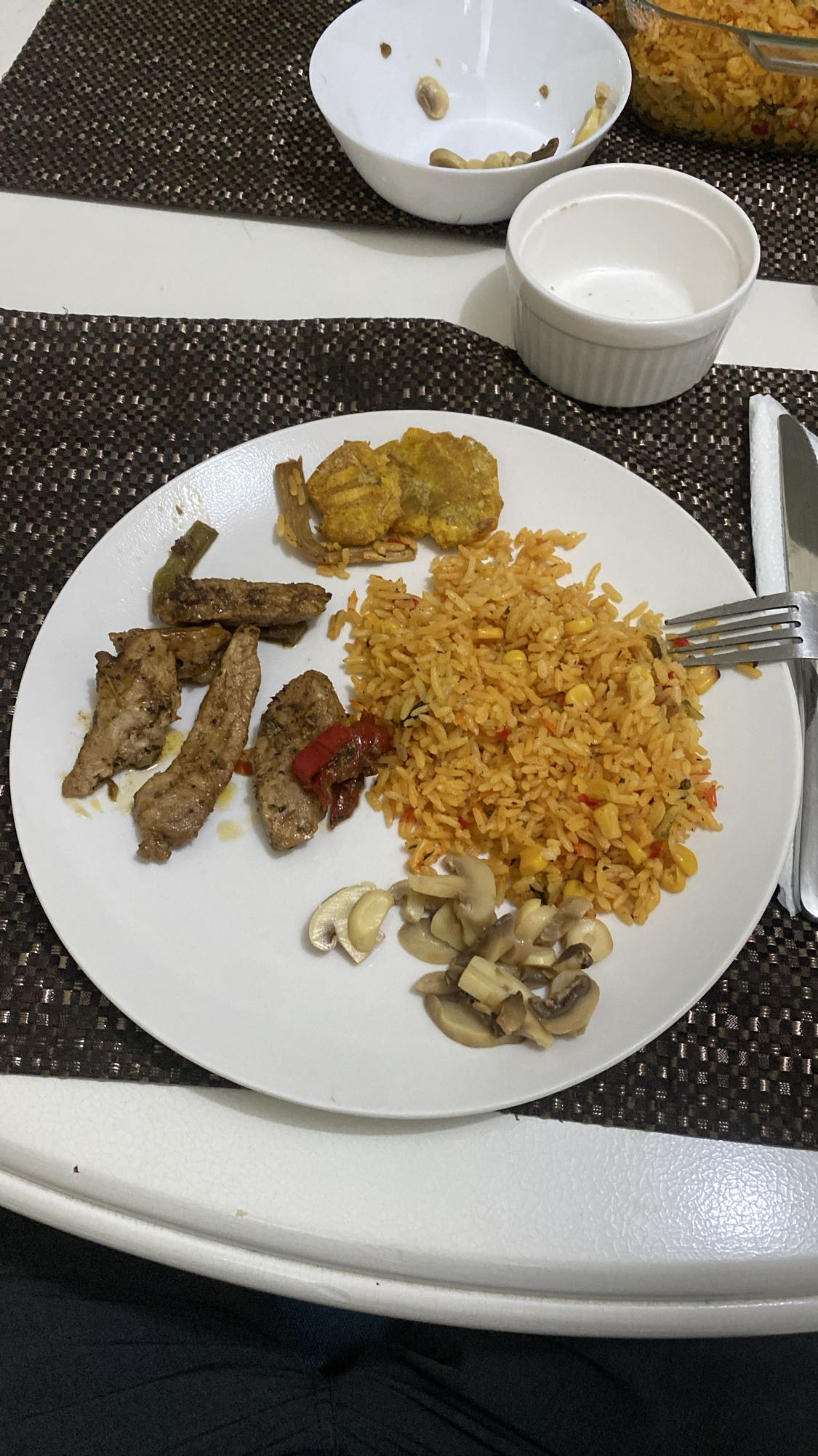 Arroz, carne y plátano