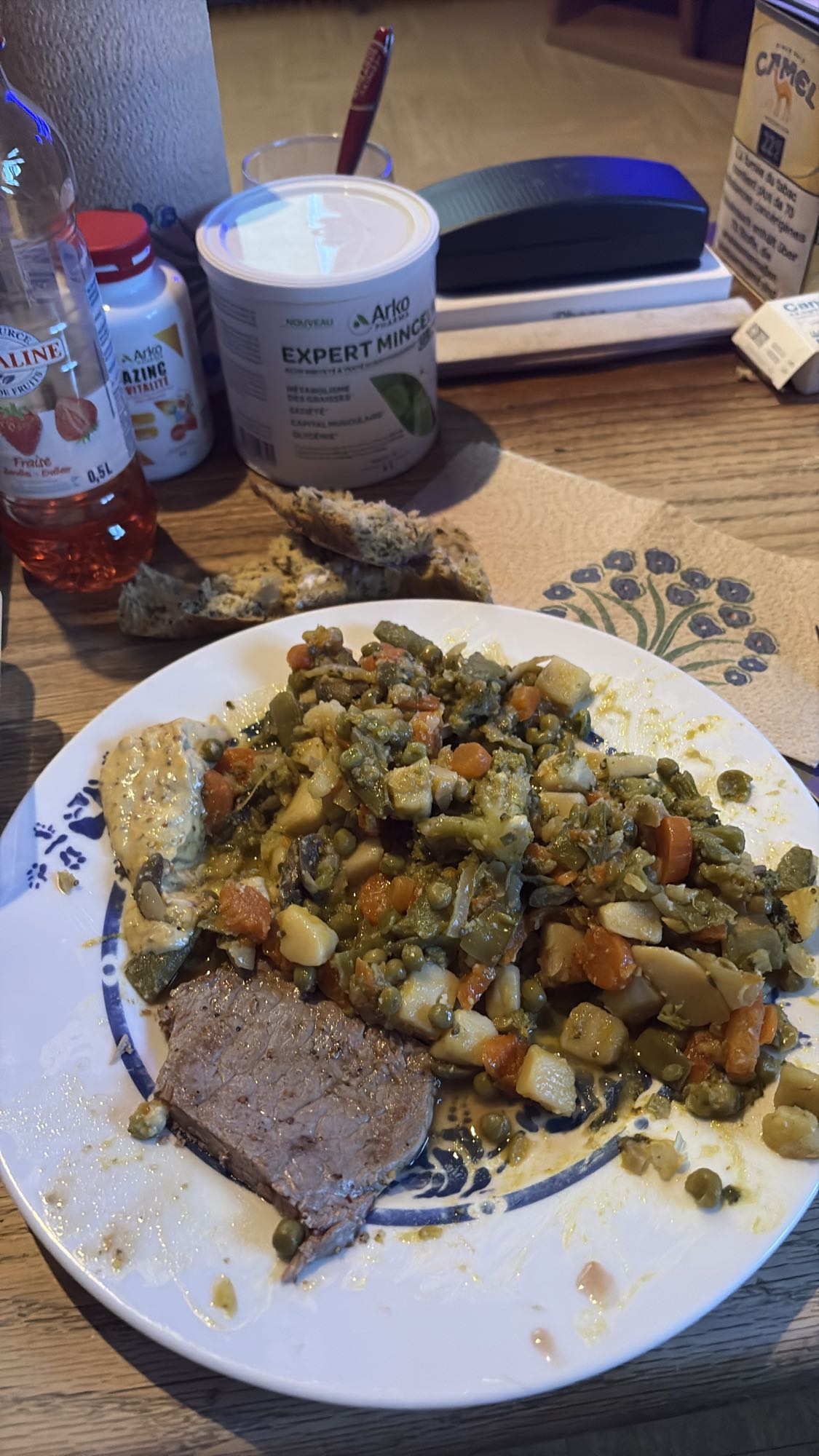 Boeuf aux légumes et pain