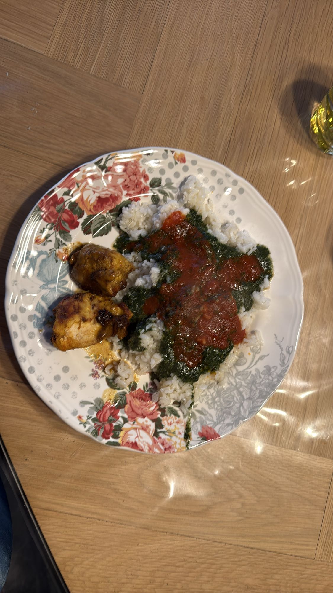 Rice with spinach sauce and chicken