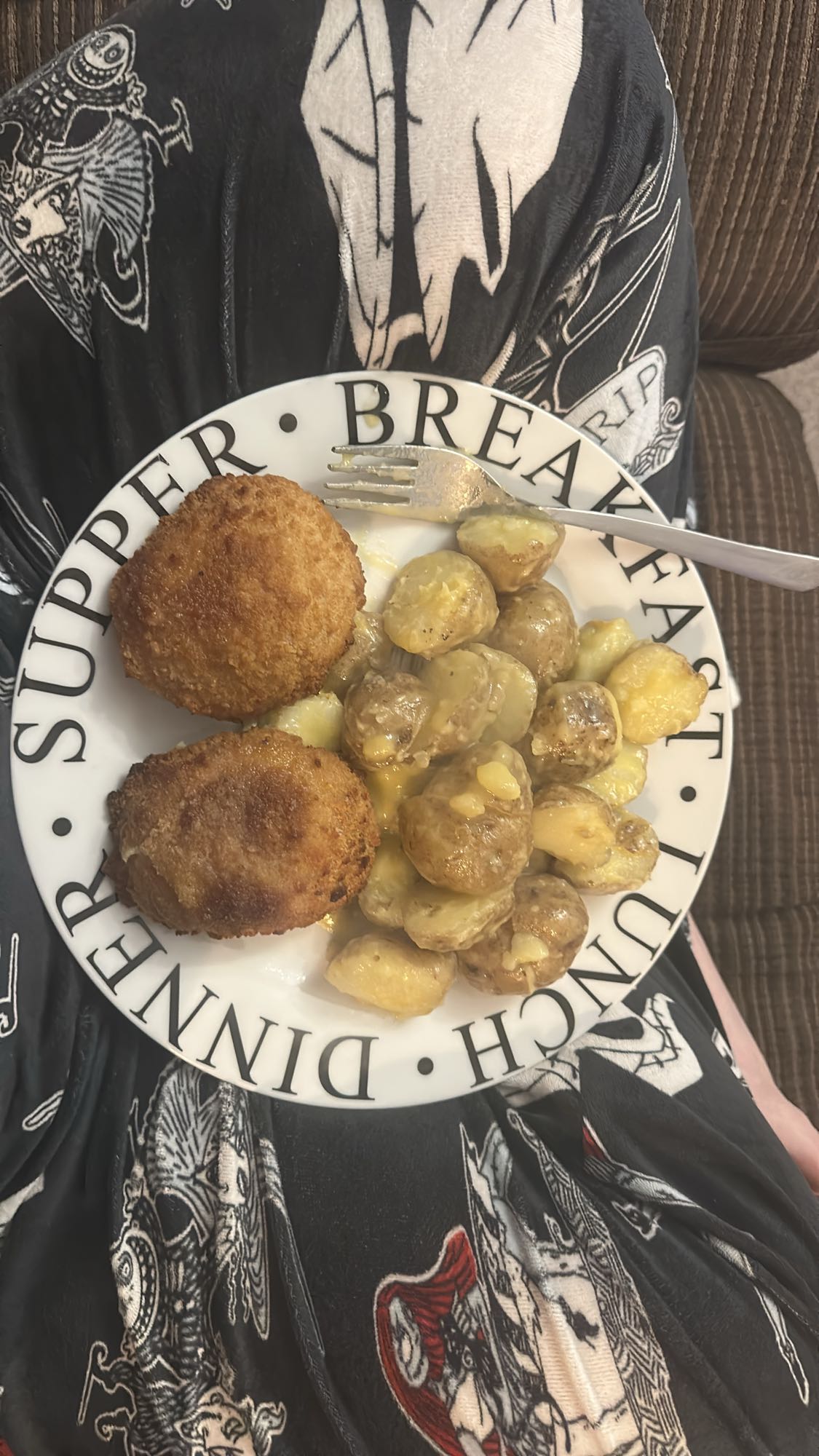 Breaded cutlets and potatoes