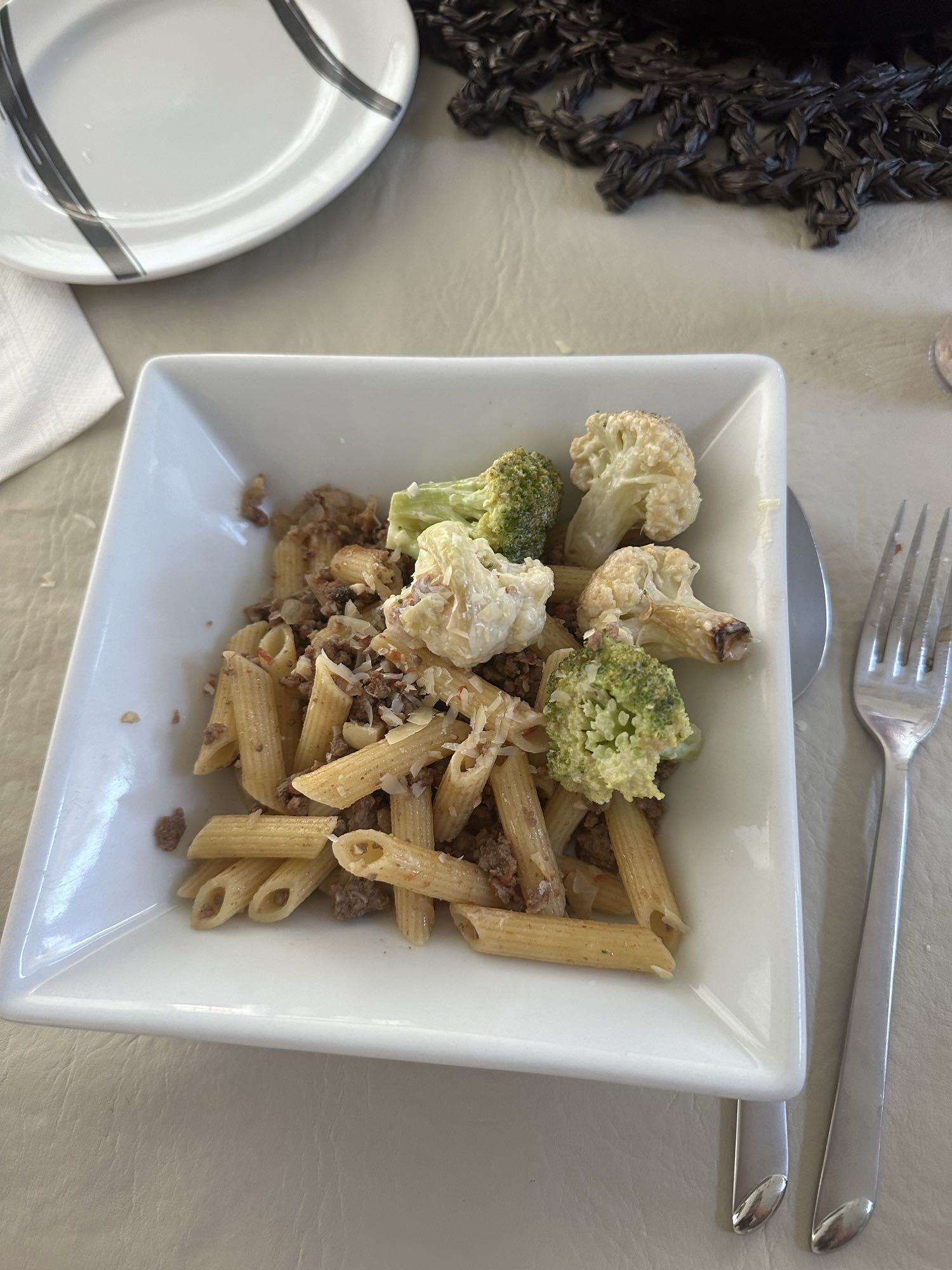 Pasta con carne y verduras