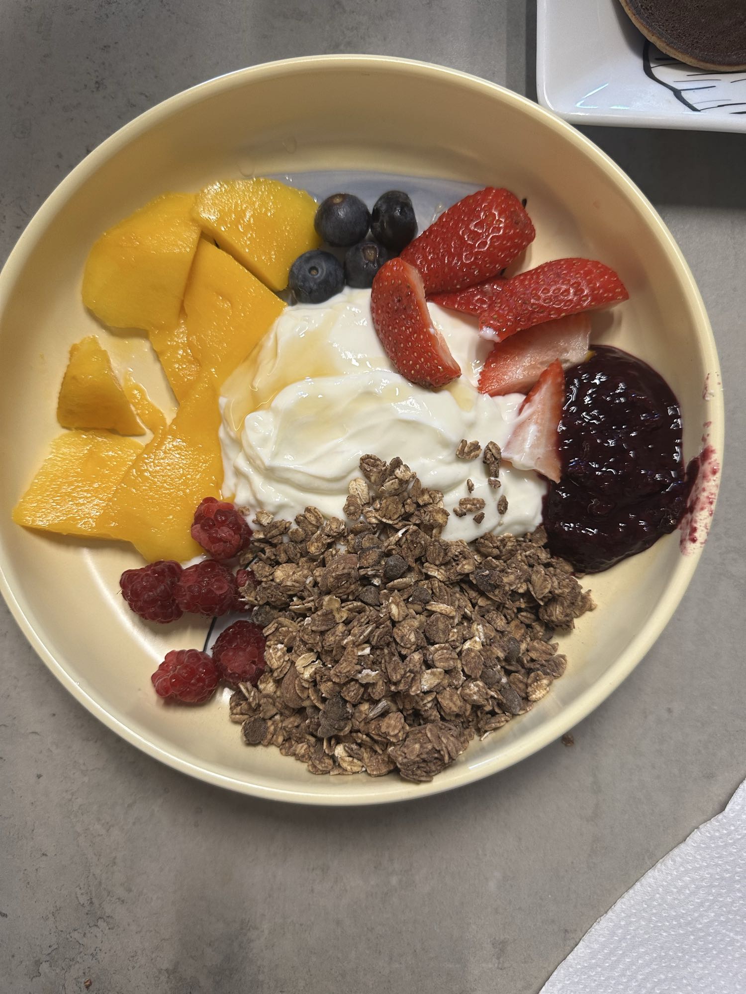 Tazón de yogur con frutas