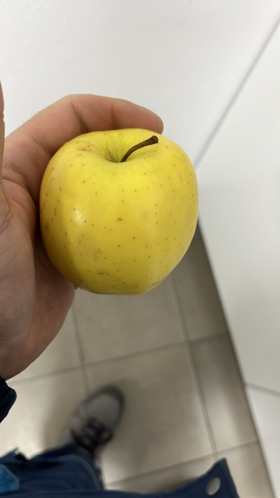 жълта ябълка