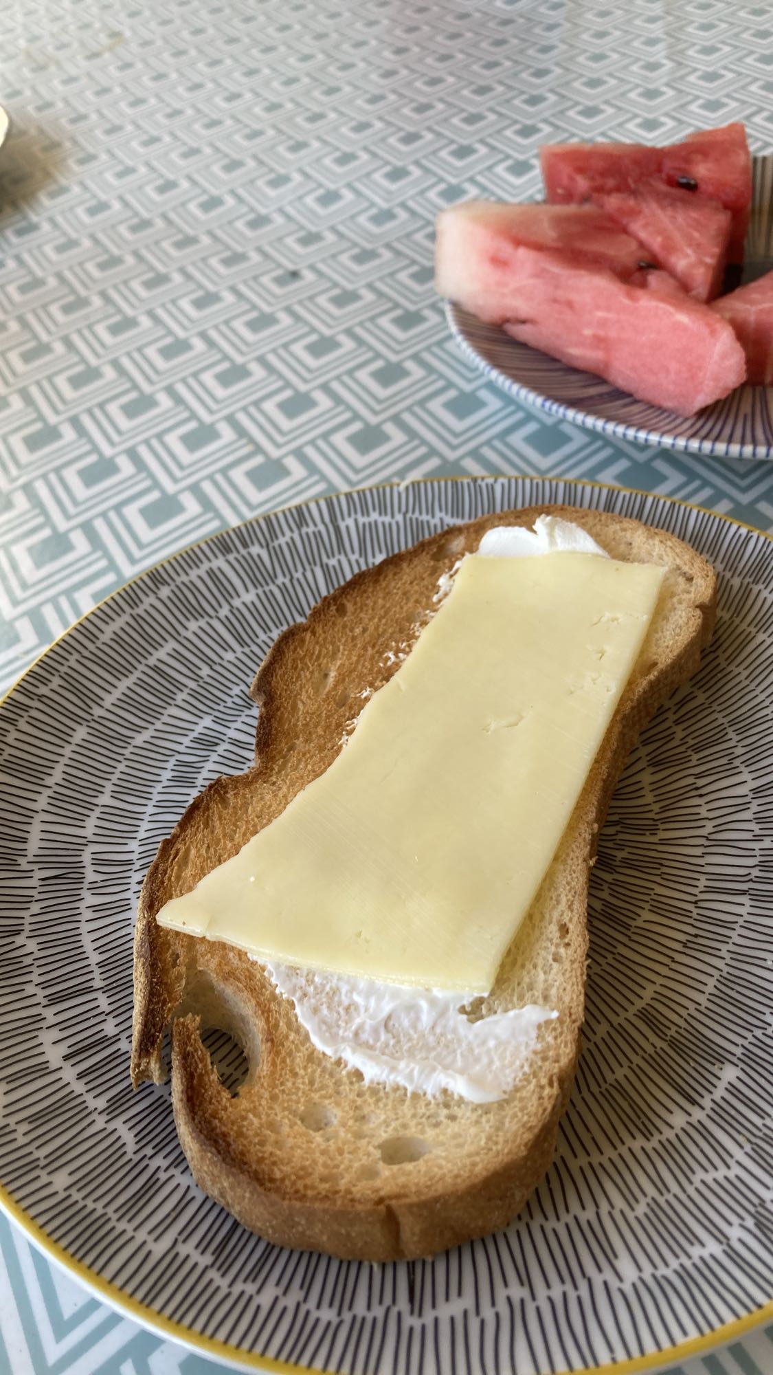 Rostad bröd med ost & melon