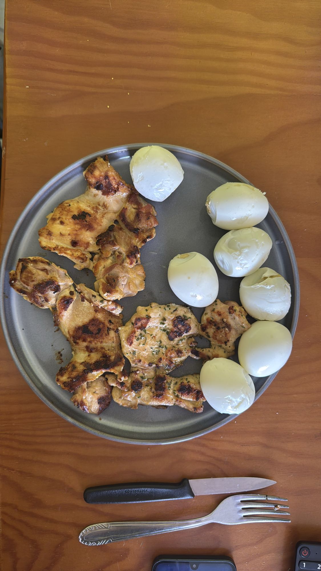 Pollo a la parrilla y huevos