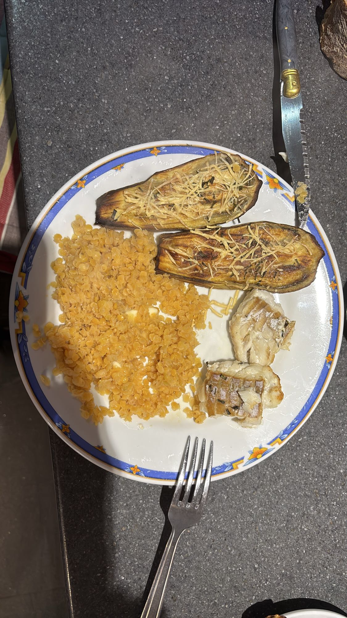 Aubergine gratin, lentilles, poisson