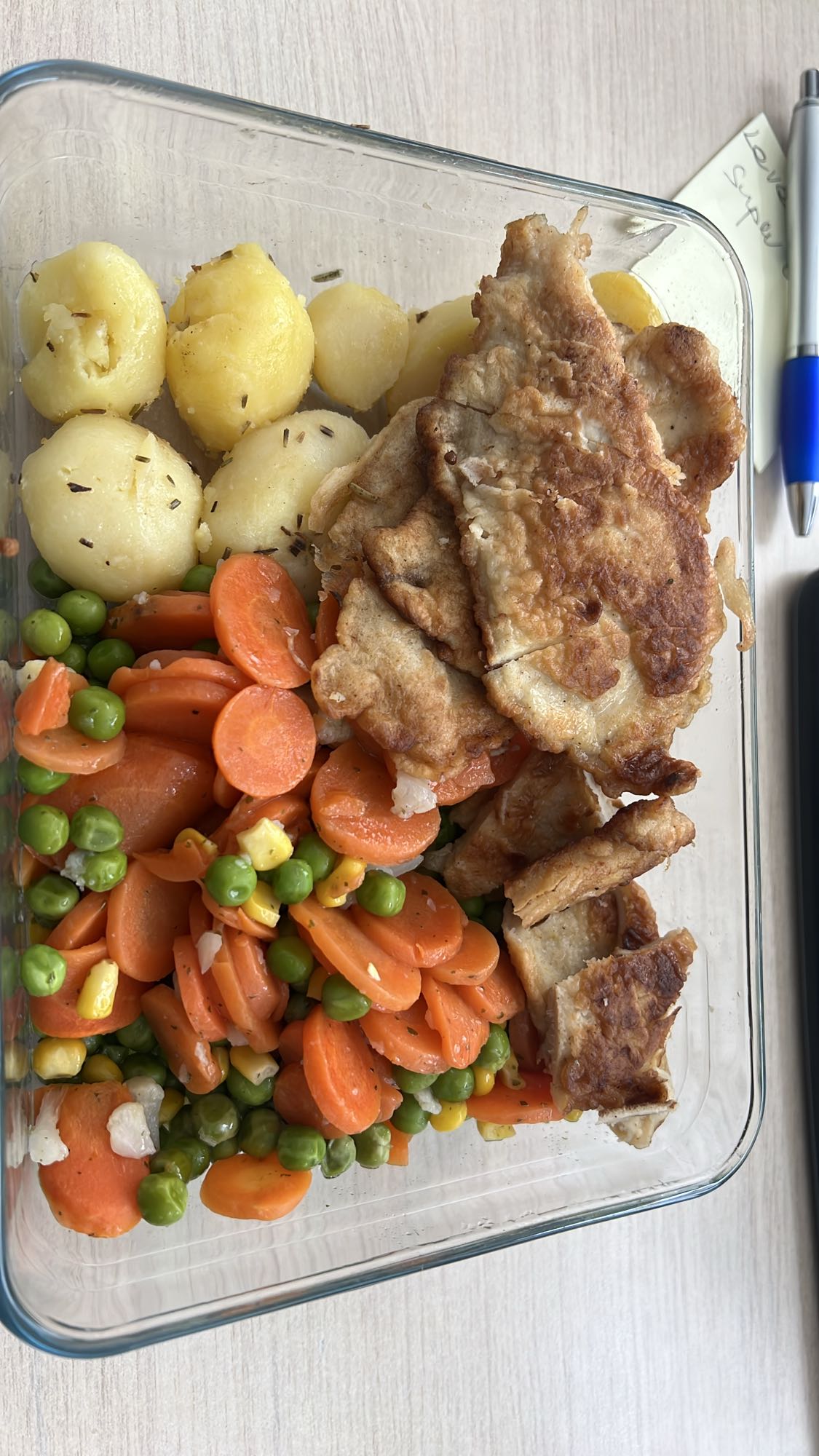 Kotlet z warzywami i ziemniakami