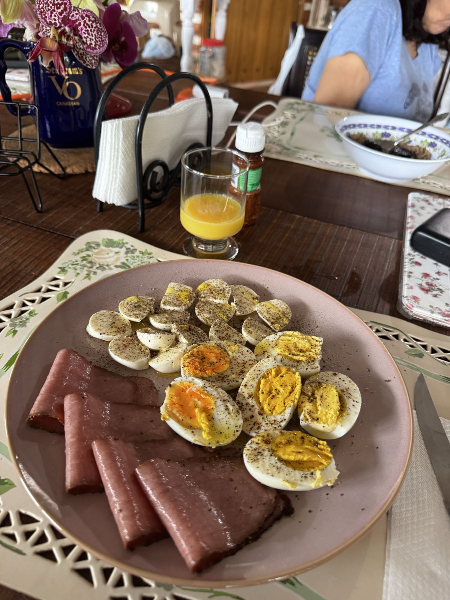 Desayuno de huevos y jamón