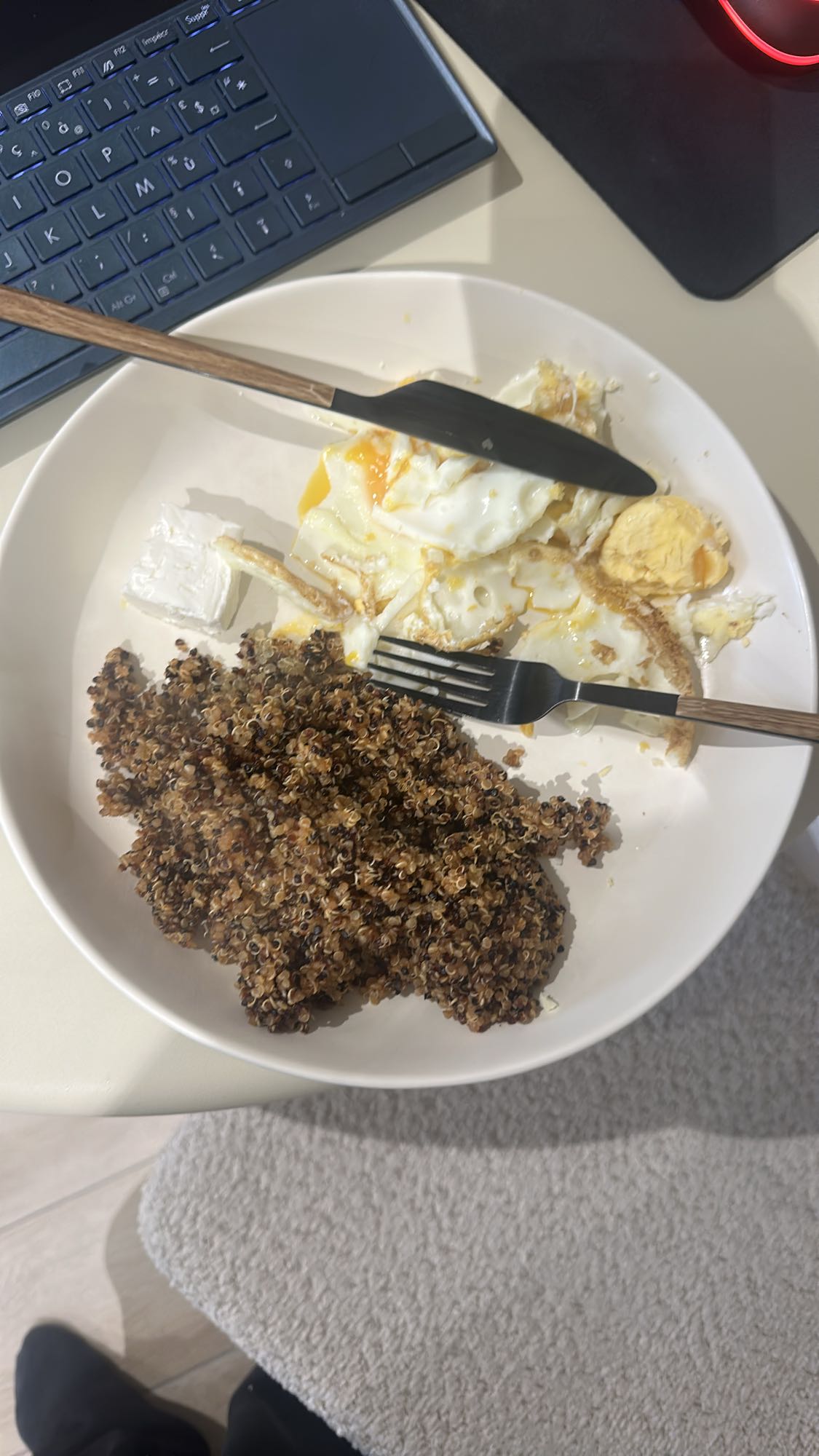 Quinoa, œufs et fromage
