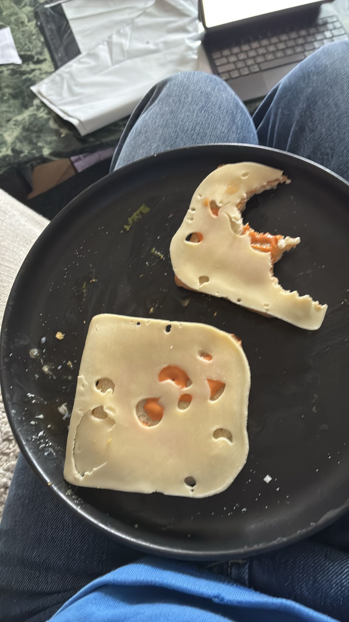 Kaas en ketchup broodje